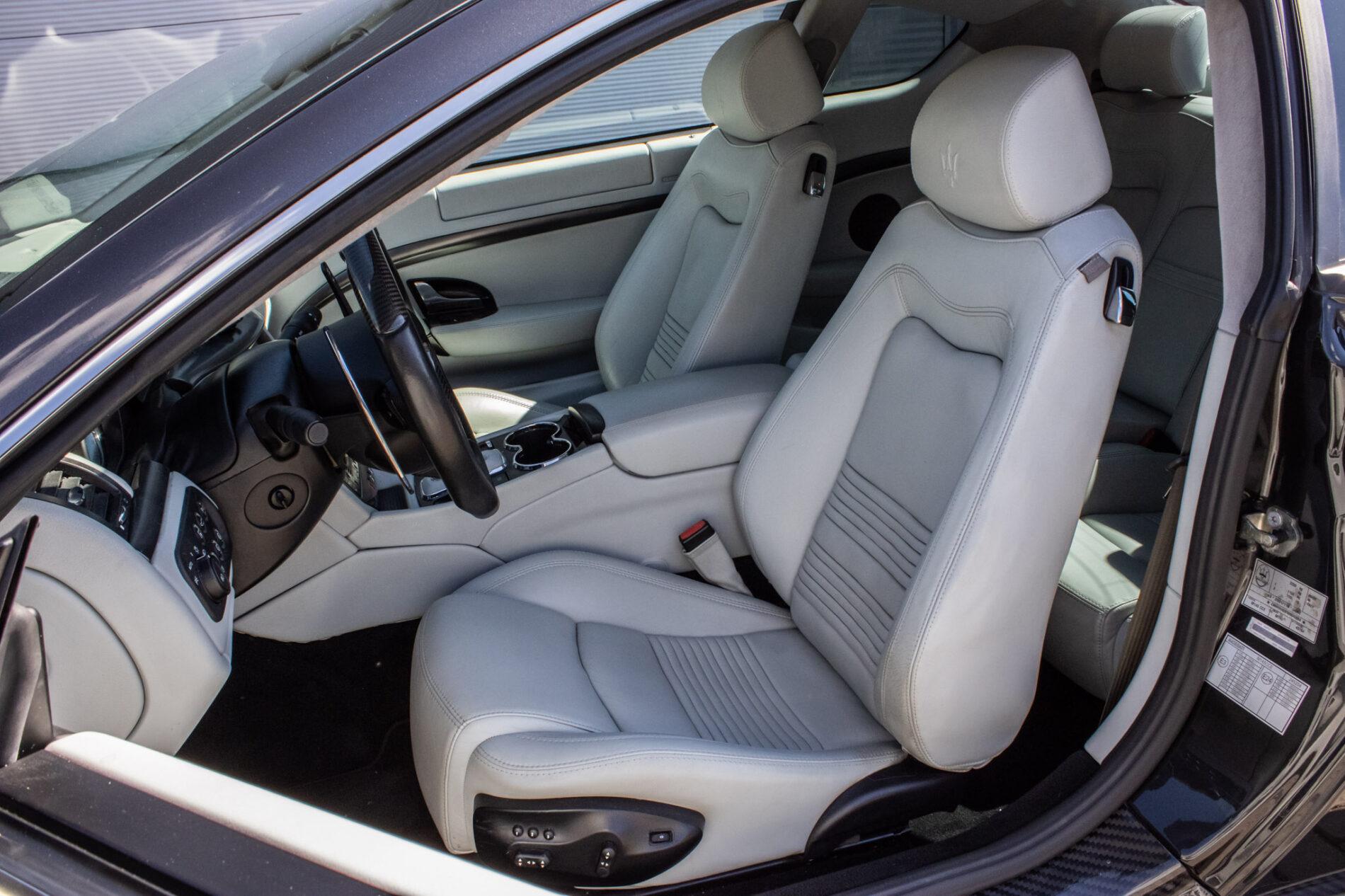 2008 Maserati GranTurismo, šedá kupé, 93 880 km