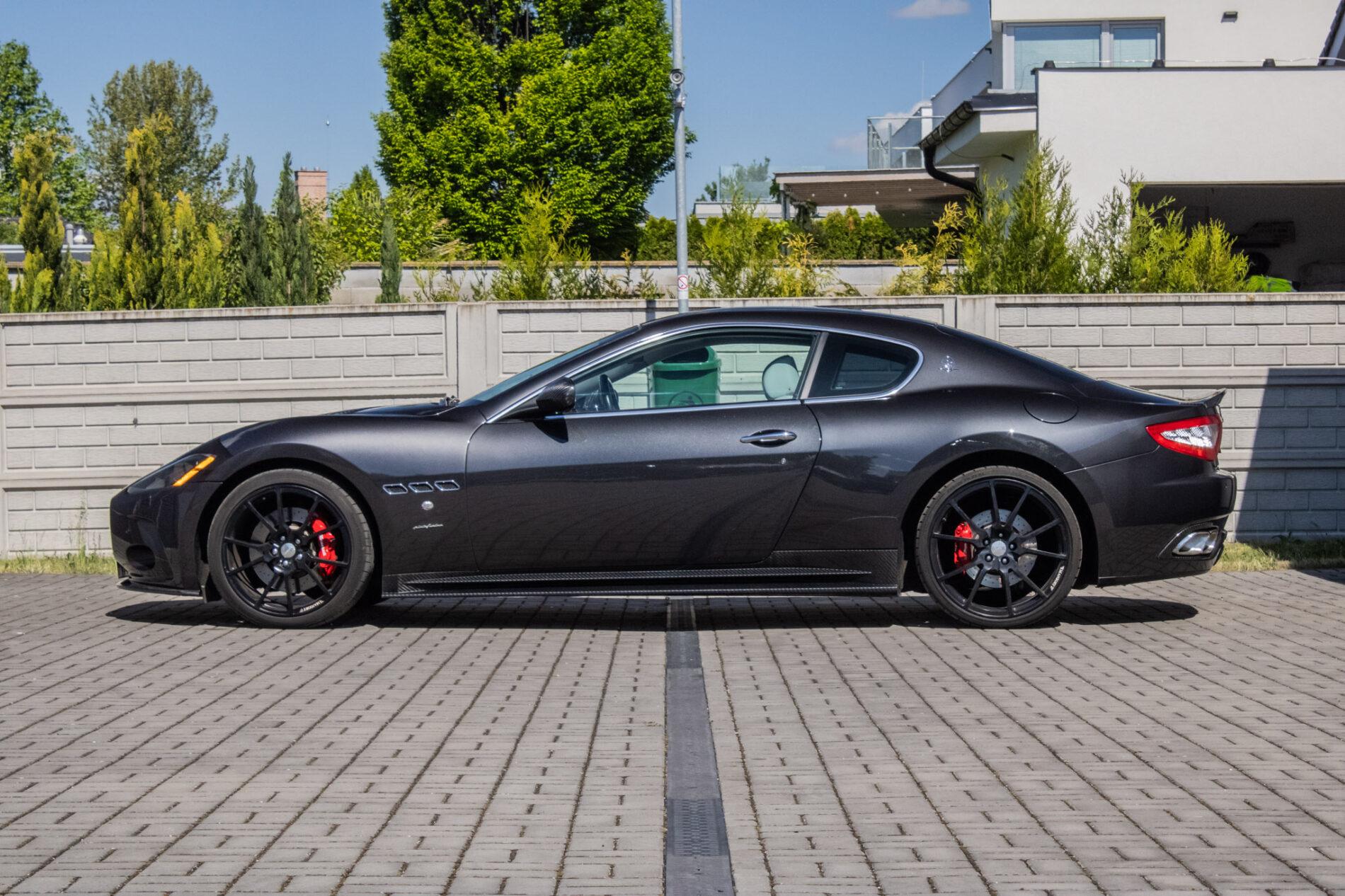 2008 Maserati GranTurismo, šedá kupé, 93 880 km
