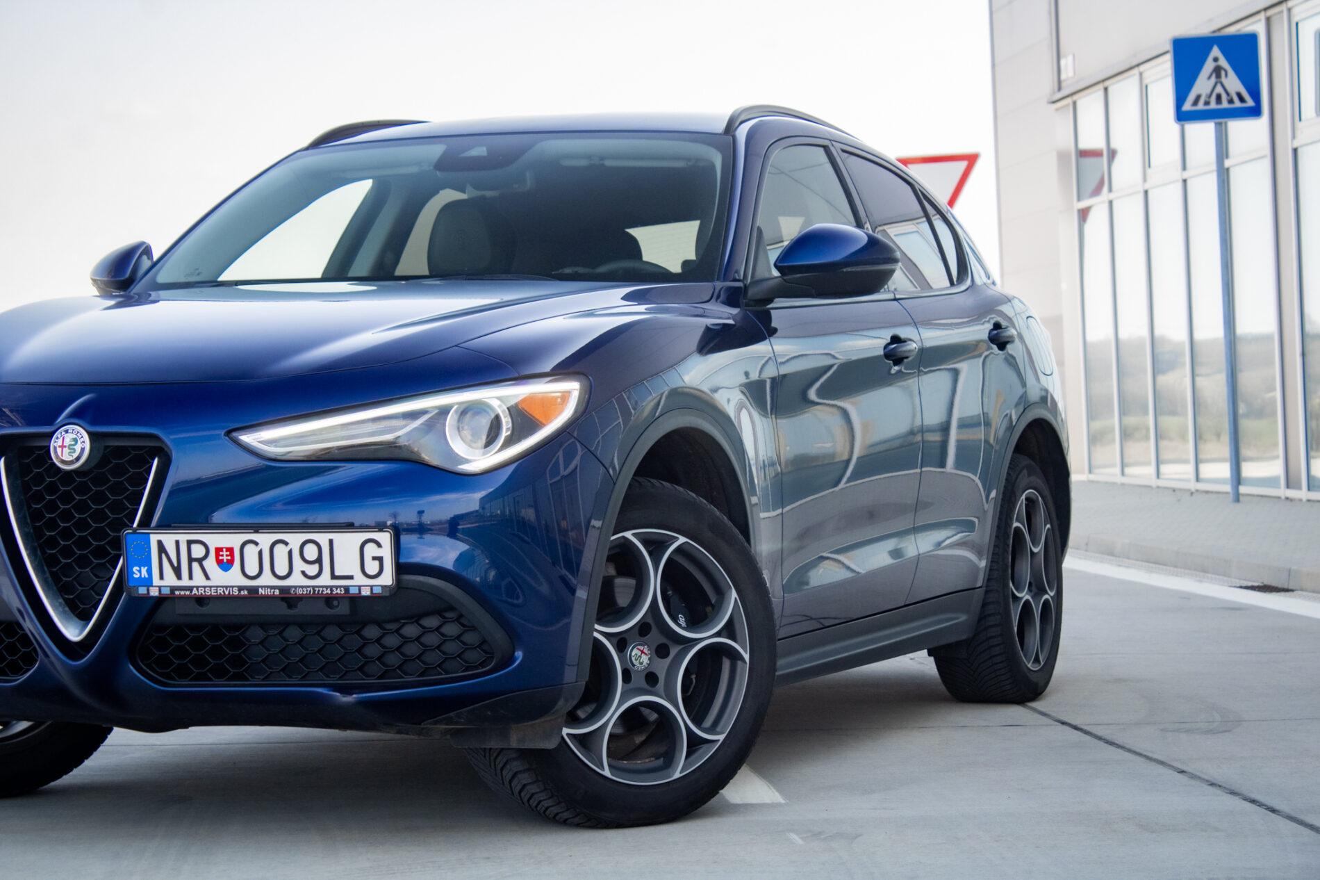 2018 Alfa Romeo Stelvio, modrá suv, 64 771 km