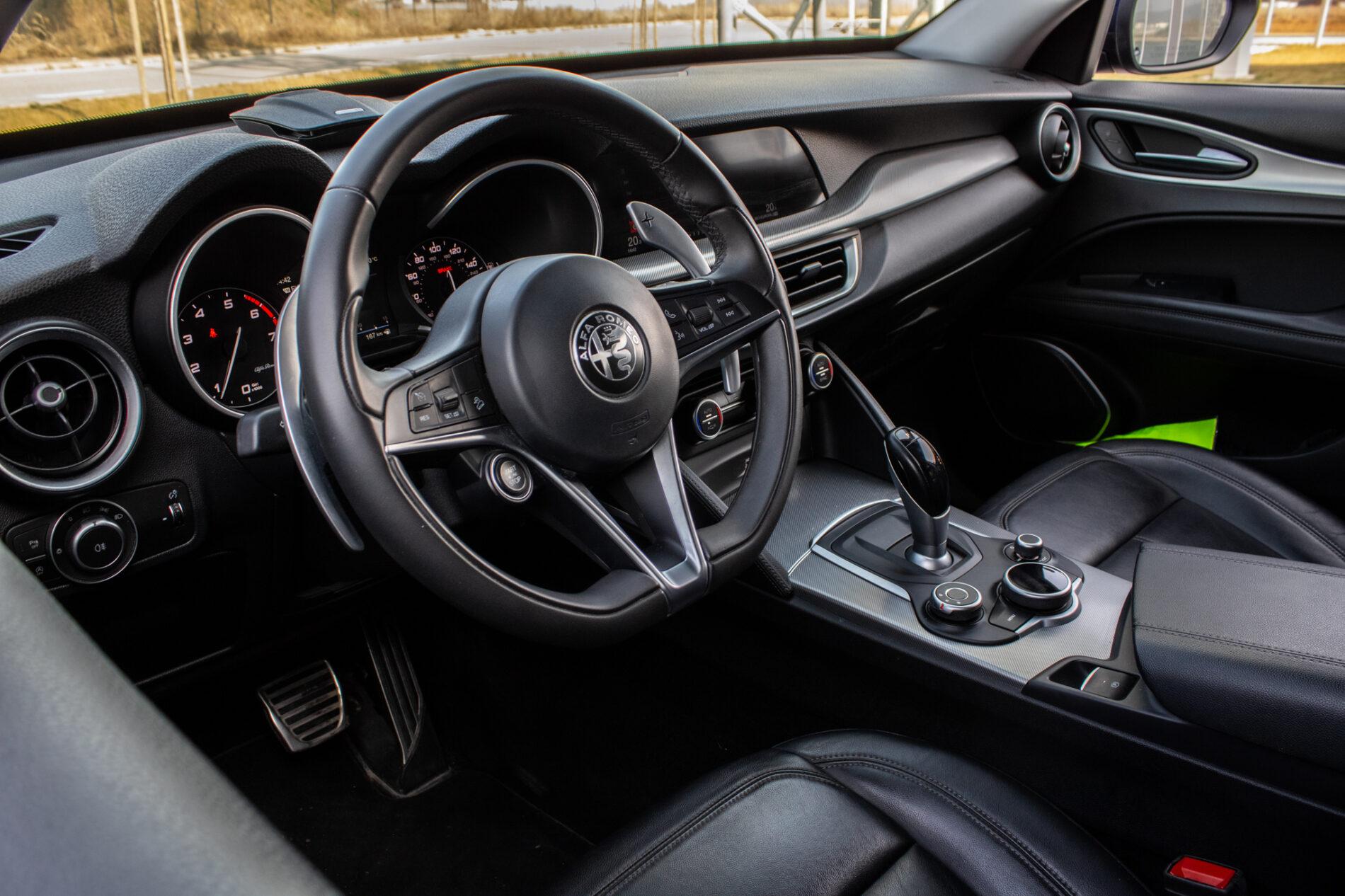 2018 Alfa Romeo Stelvio, modrá suv, 64 771 km