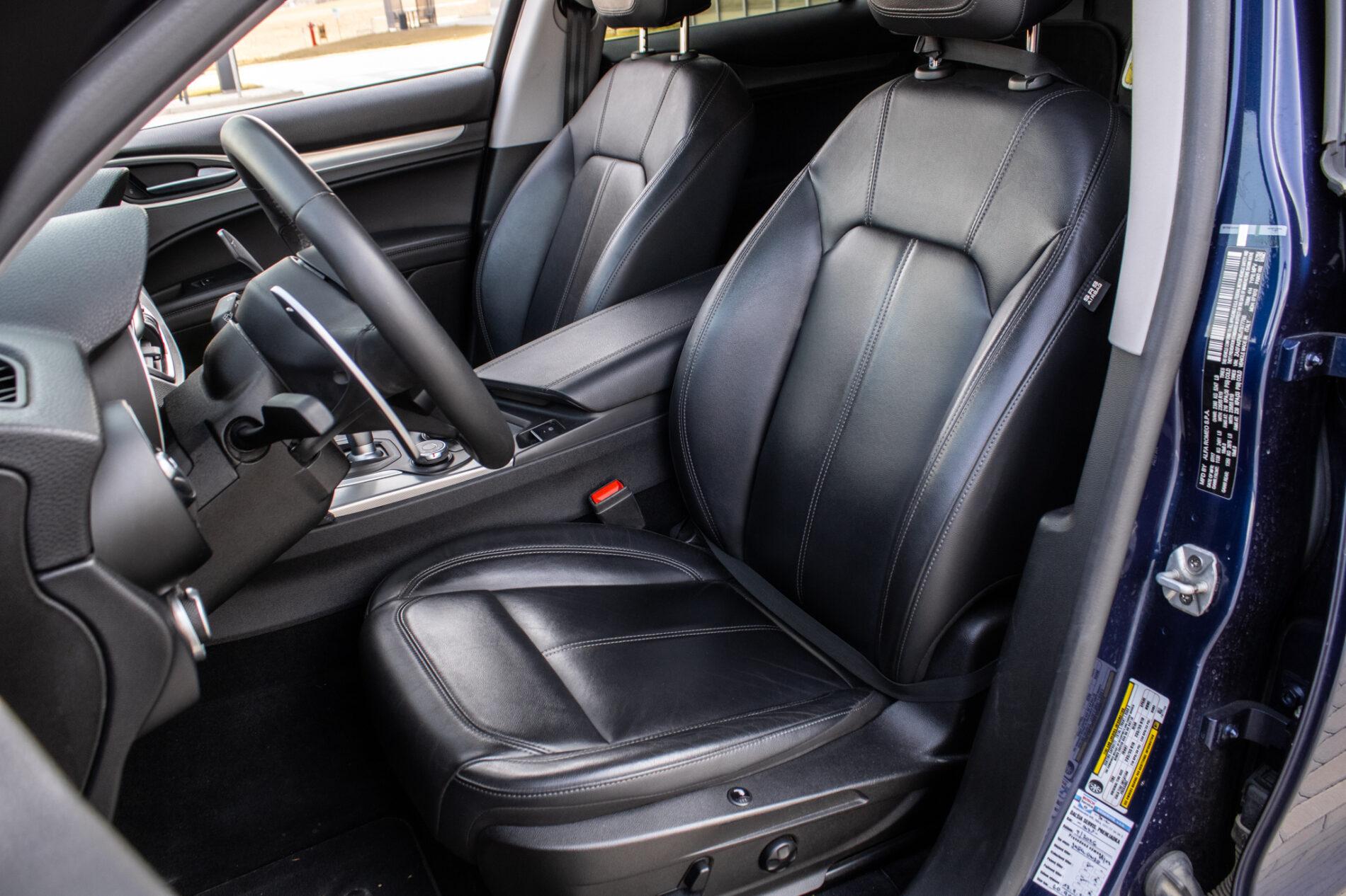2018 Alfa Romeo Stelvio, modrá suv, 64 771 km