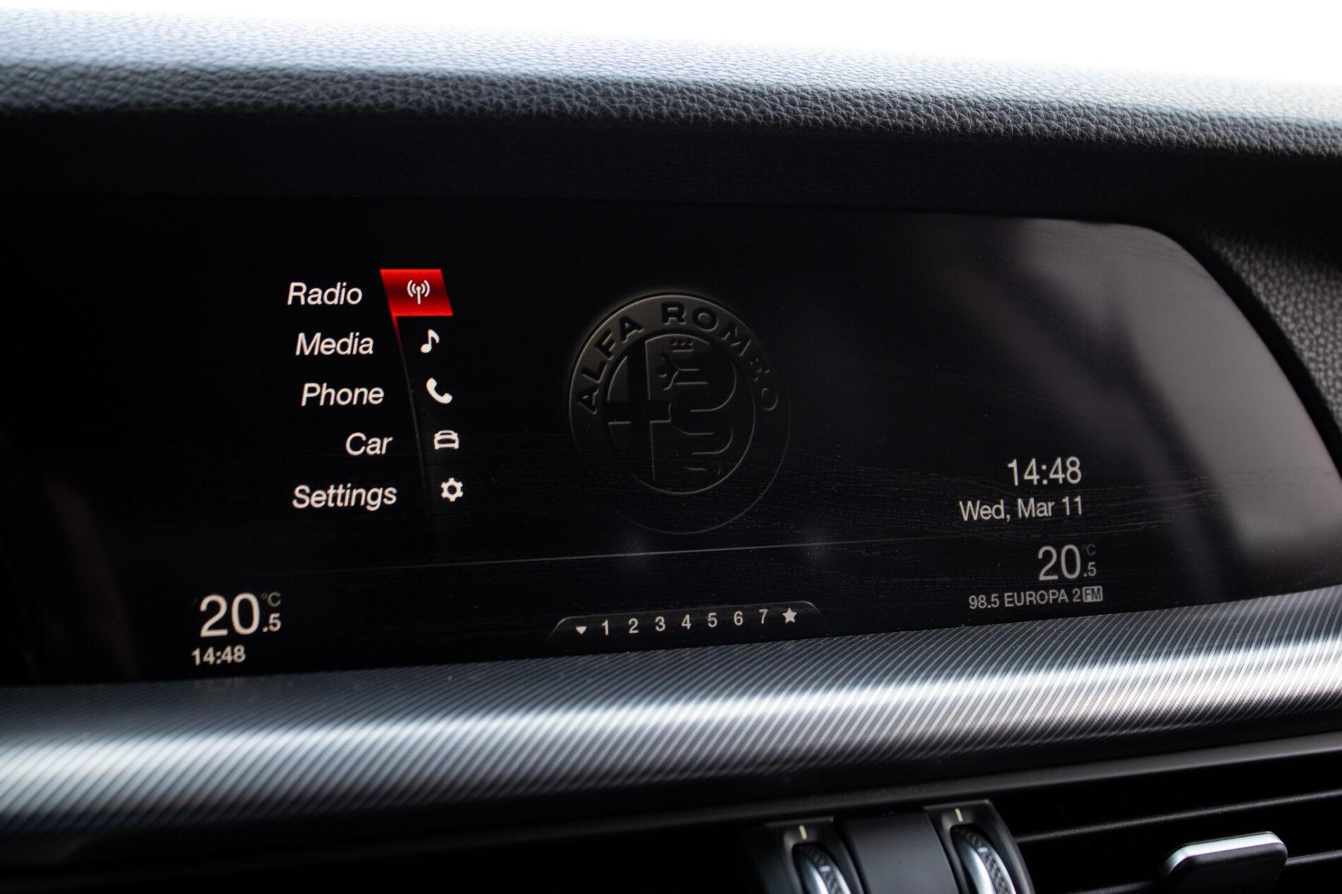 2018 Alfa Romeo Stelvio, modrá suv, 64 771 km