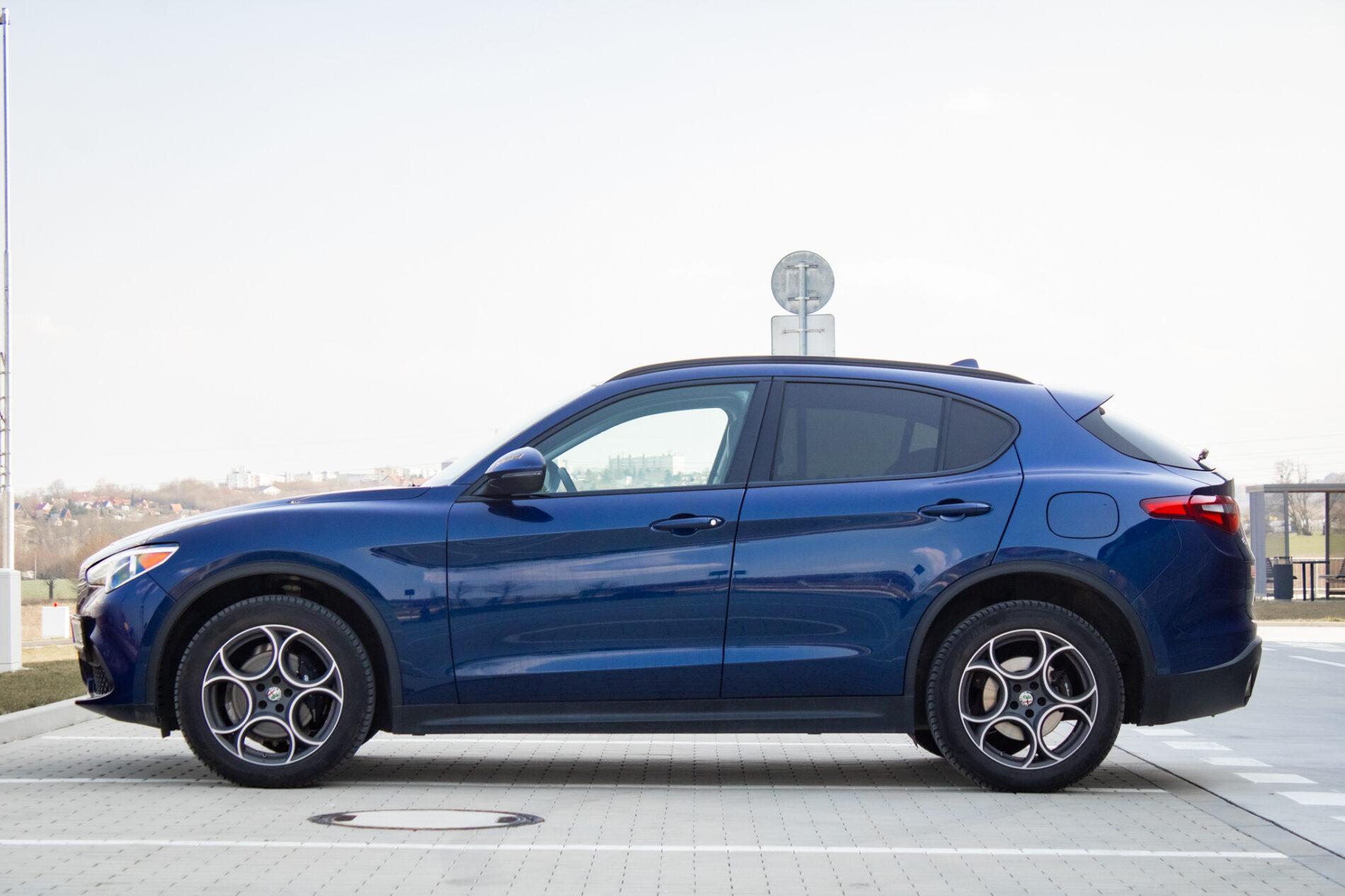 2018 Alfa Romeo Stelvio, modrá suv, 64 771 km