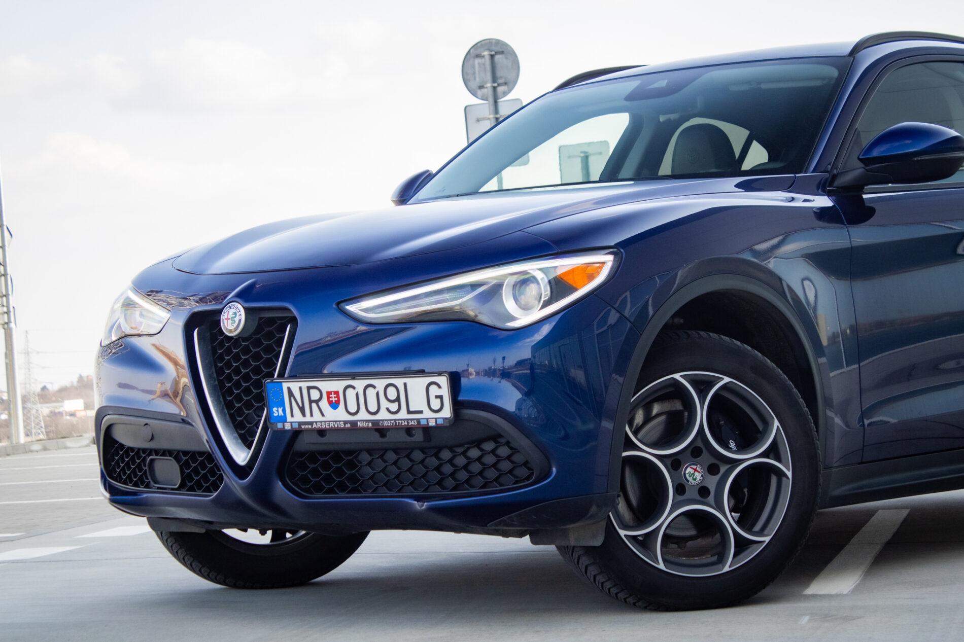 2018 Alfa Romeo Stelvio, modrá suv, 64 771 km