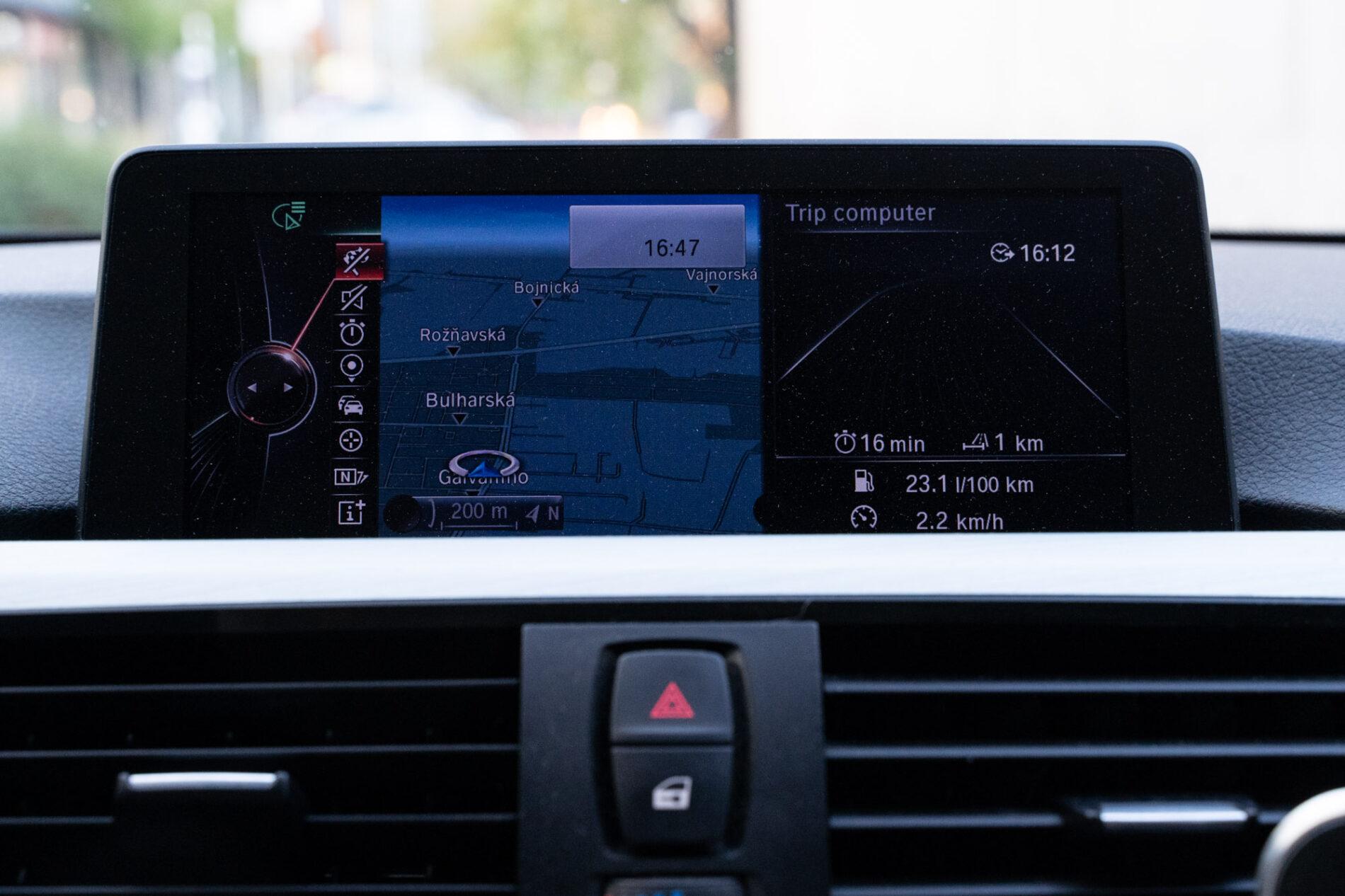 2012 BMW 330d, černá kombi, 328 280 km