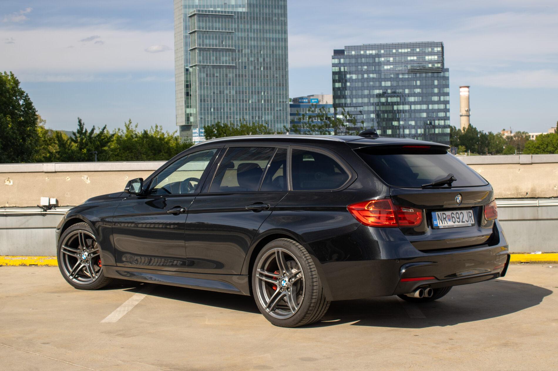2012 BMW 330d, černá kombi, 328 280 km
