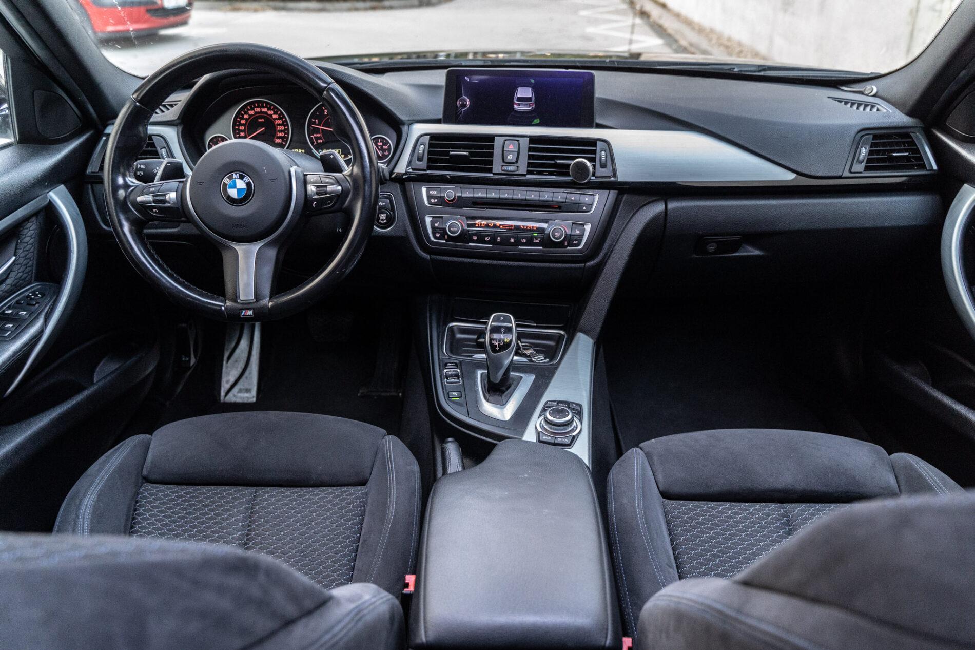 2012 BMW 330d, černá kombi, 328 280 km