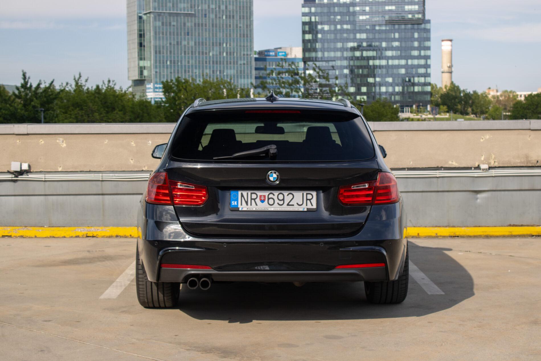 2012 BMW 330d, černá kombi, 328 280 km