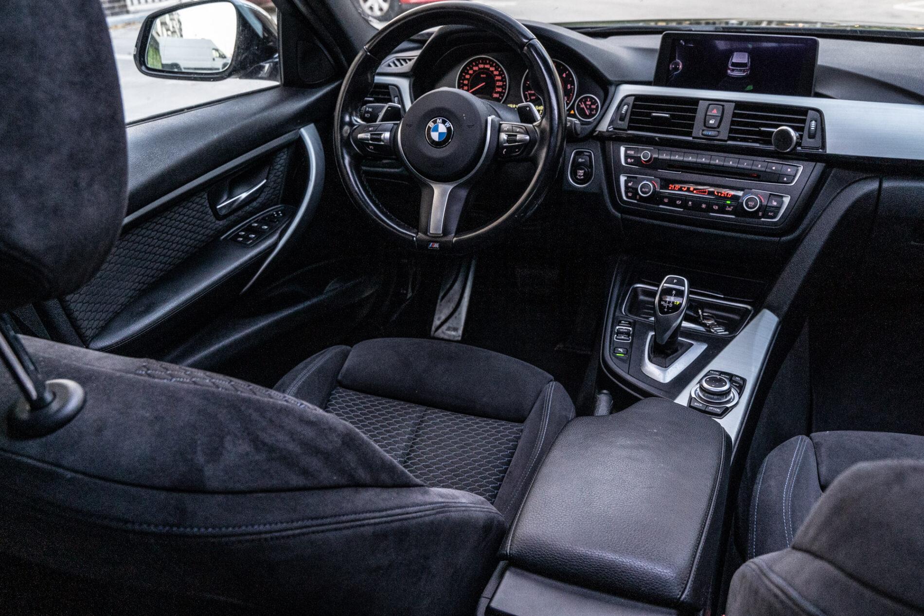 2012 BMW 330d, černá kombi, 328 280 km