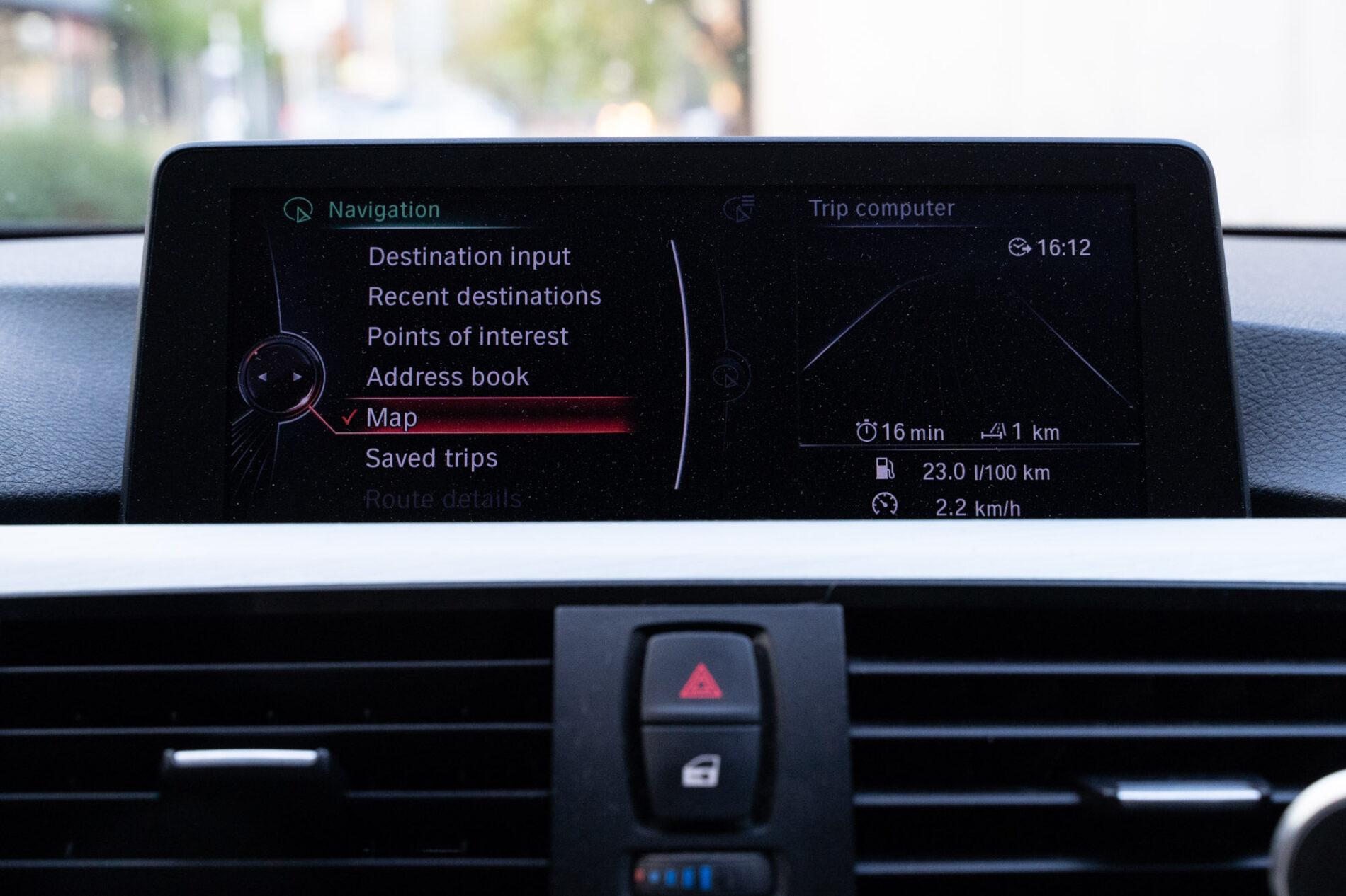 2012 BMW 330d, černá kombi, 328 280 km