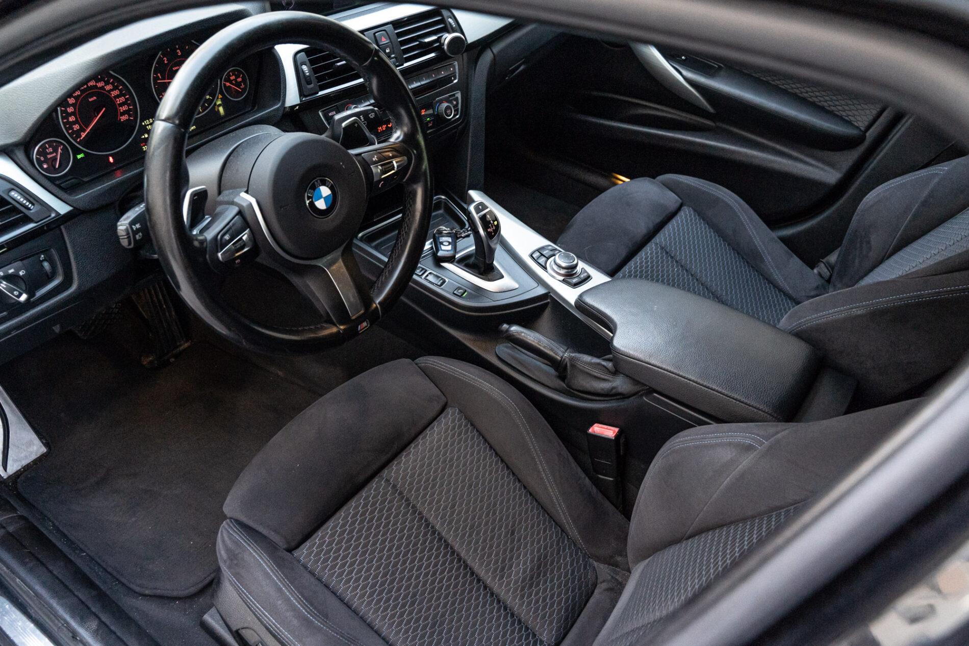 2012 BMW 330d, černá kombi, 328 280 km