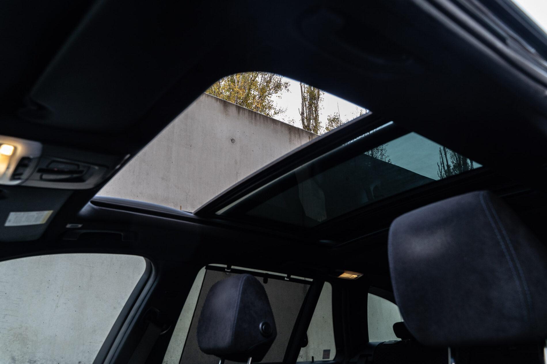 2012 BMW 330d, černá kombi, 328 280 km