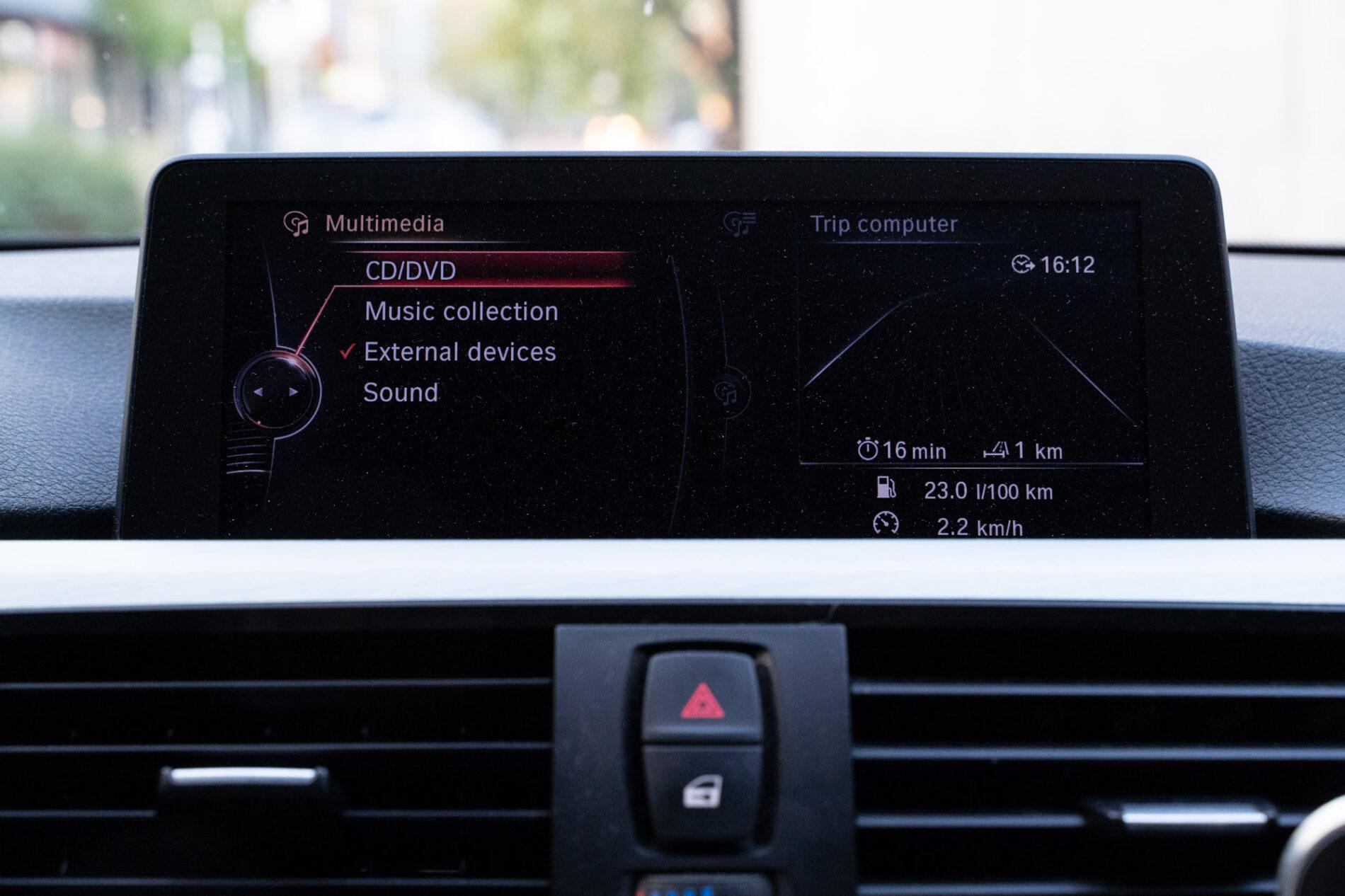 2012 BMW 330d, černá kombi, 328 280 km