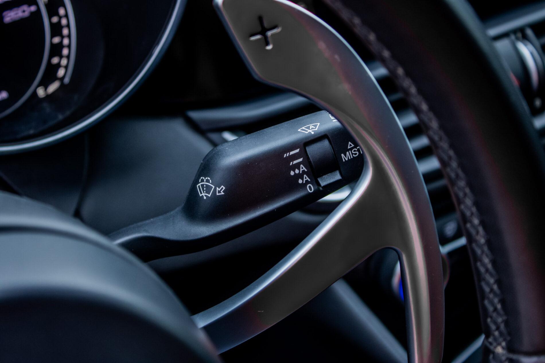 2016 Alfa Romeo Giulia, černá sedan, 64 190 km