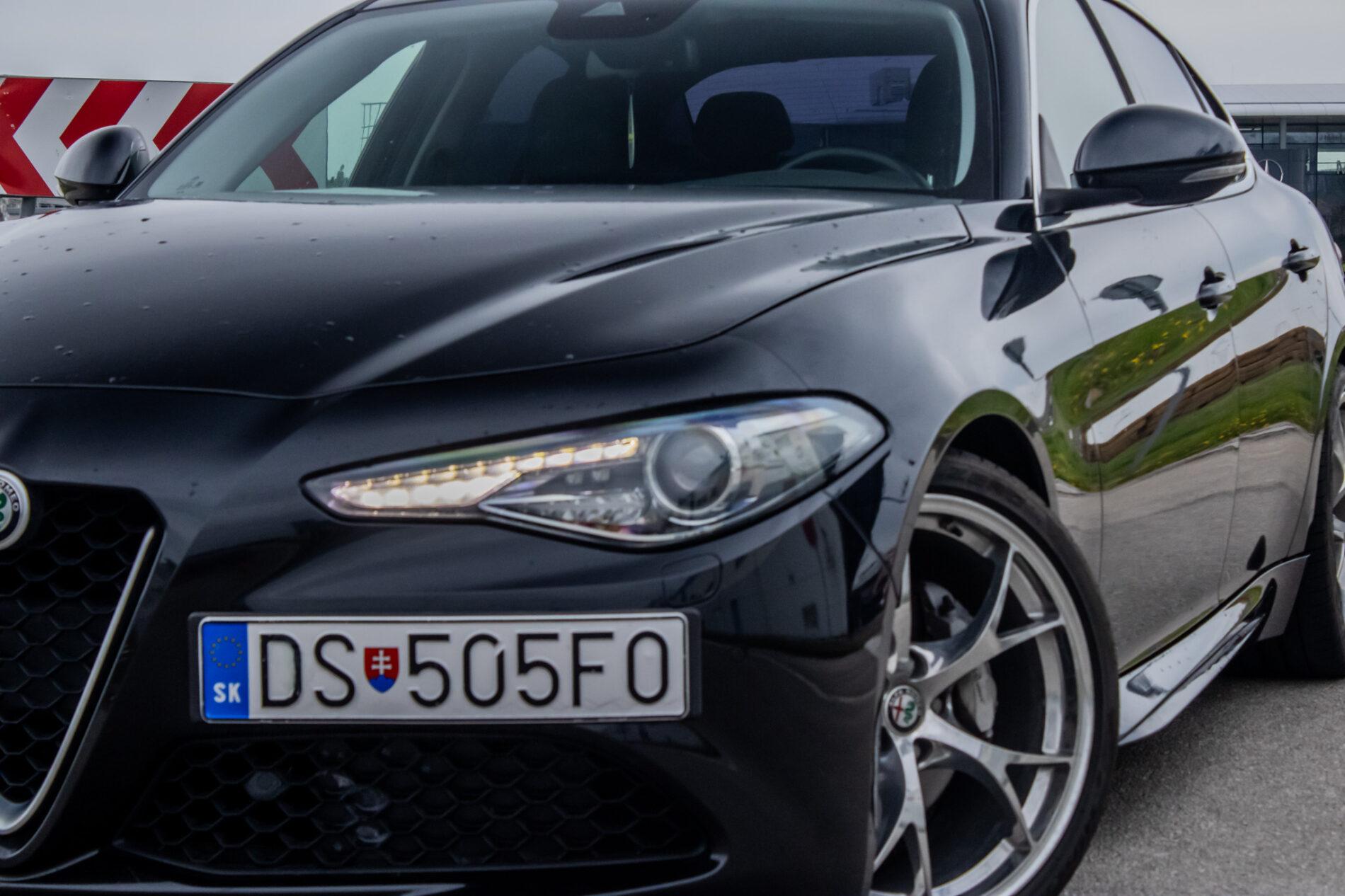 2016 Alfa Romeo Giulia, černá sedan, 64 190 km