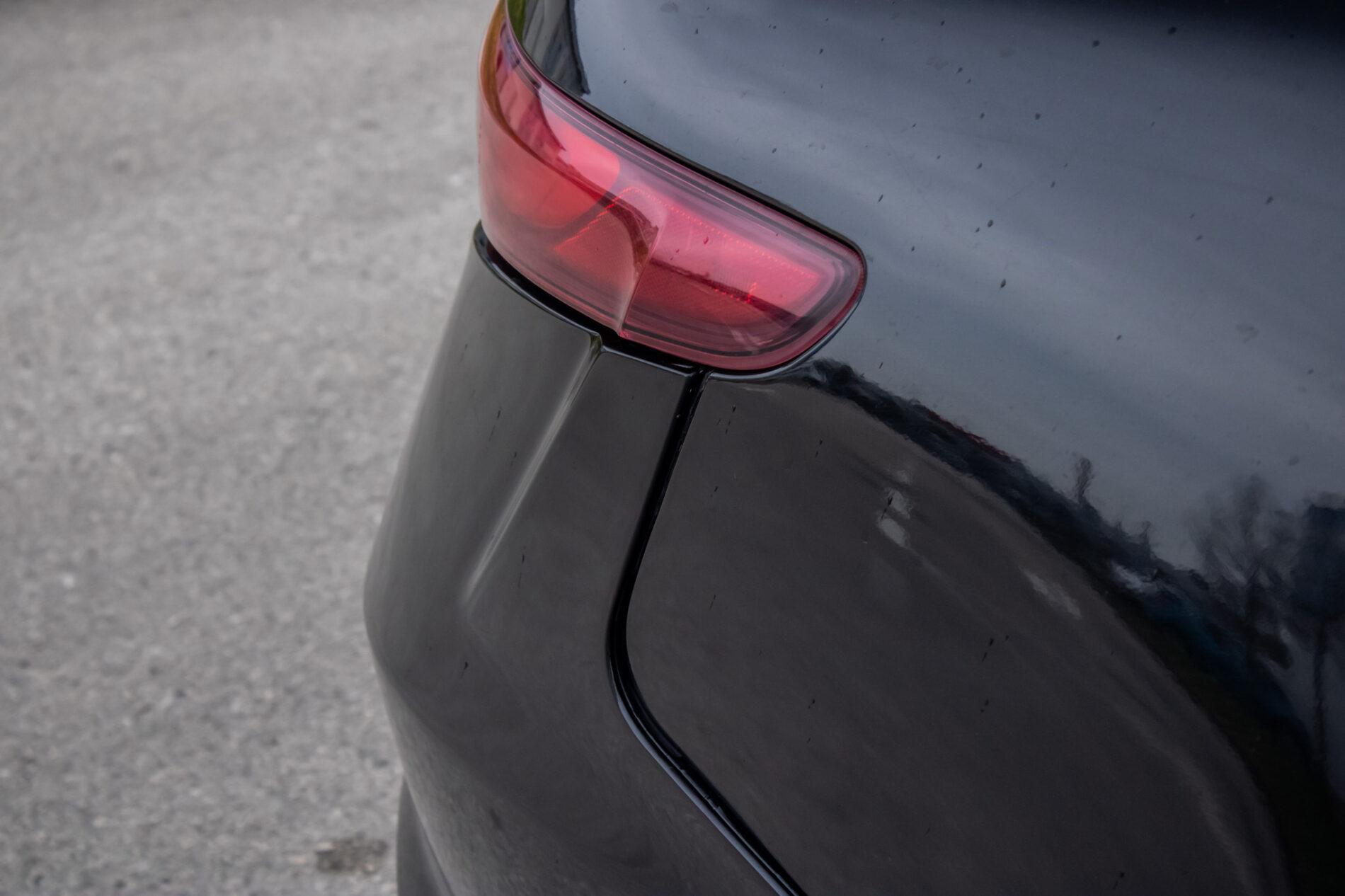 2016 Alfa Romeo Giulia, černá sedan, 64 190 km