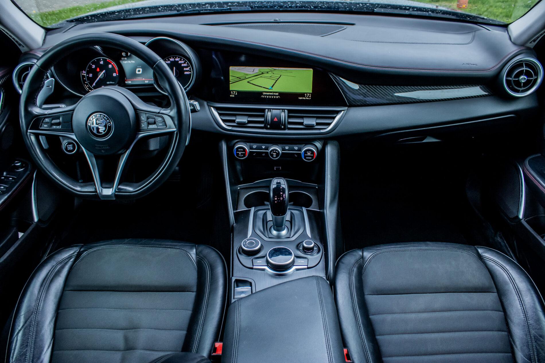 2016 Alfa Romeo Giulia, černá sedan, 64 190 km