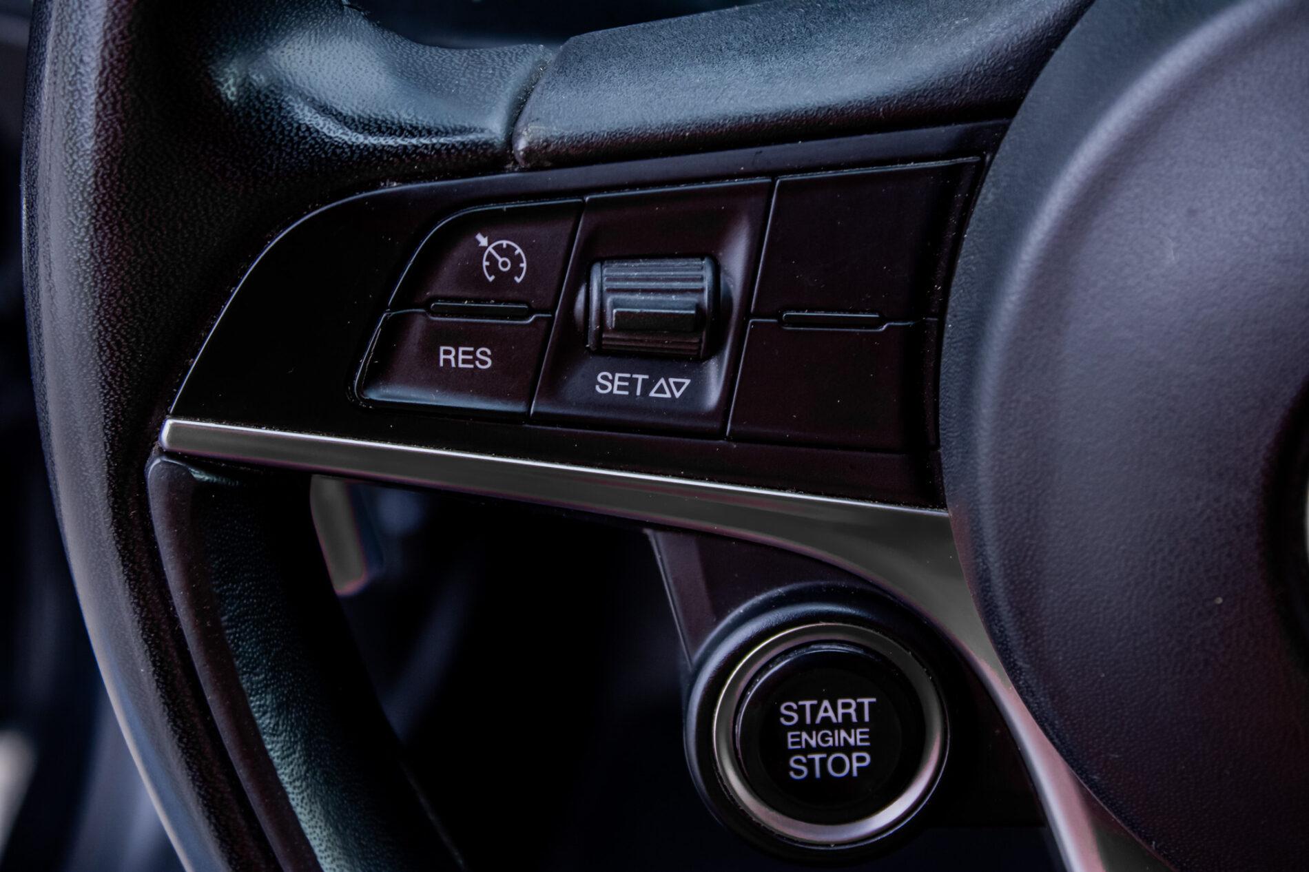 2016 Alfa Romeo Giulia, černá sedan, 64 190 km