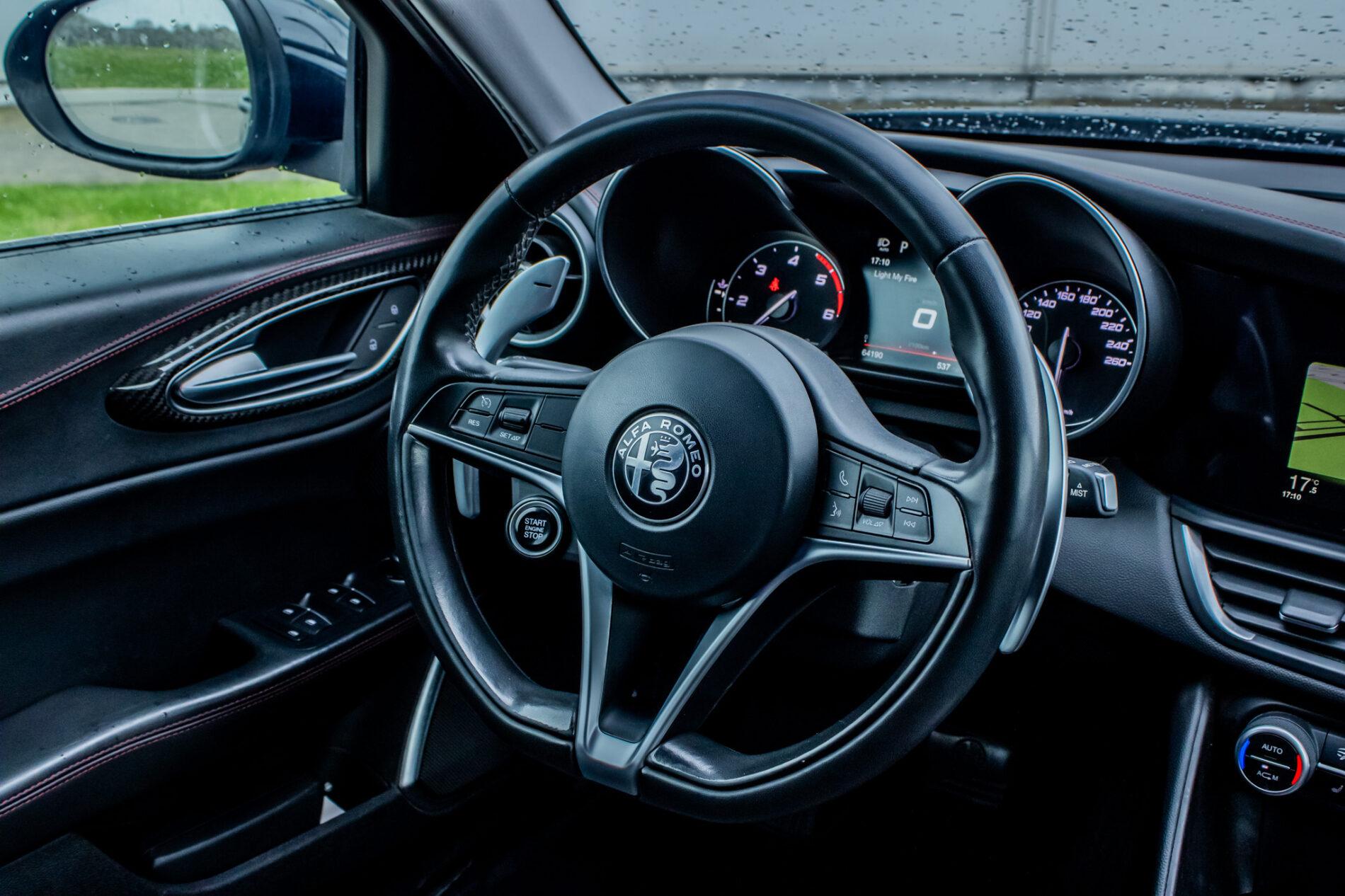 2016 Alfa Romeo Giulia, černá sedan, 64 190 km