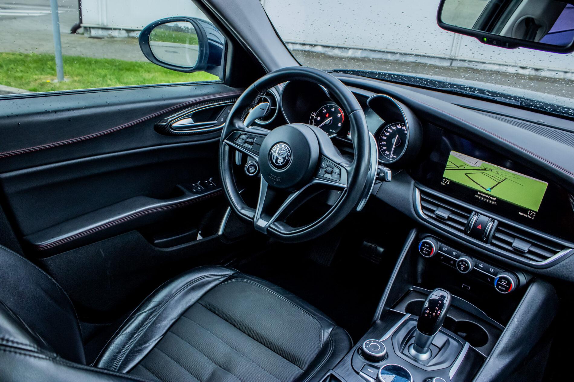 2016 Alfa Romeo Giulia, černá sedan, 64 190 km