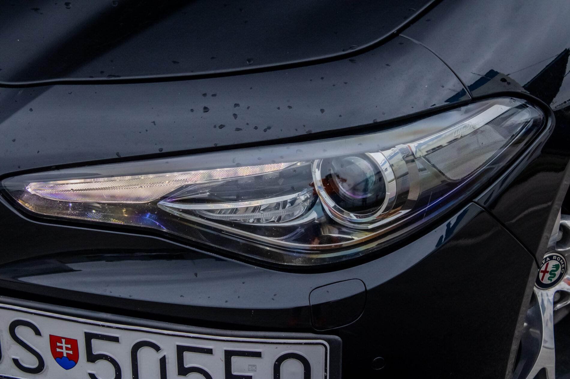 2016 Alfa Romeo Giulia, černá sedan, 64 190 km