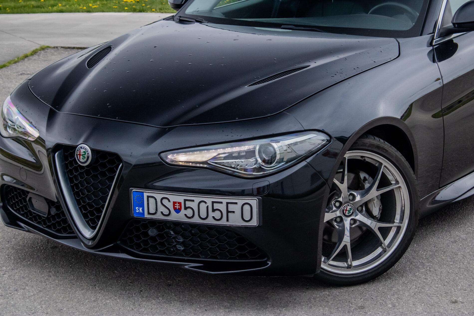 2016 Alfa Romeo Giulia, černá sedan, 64 190 km