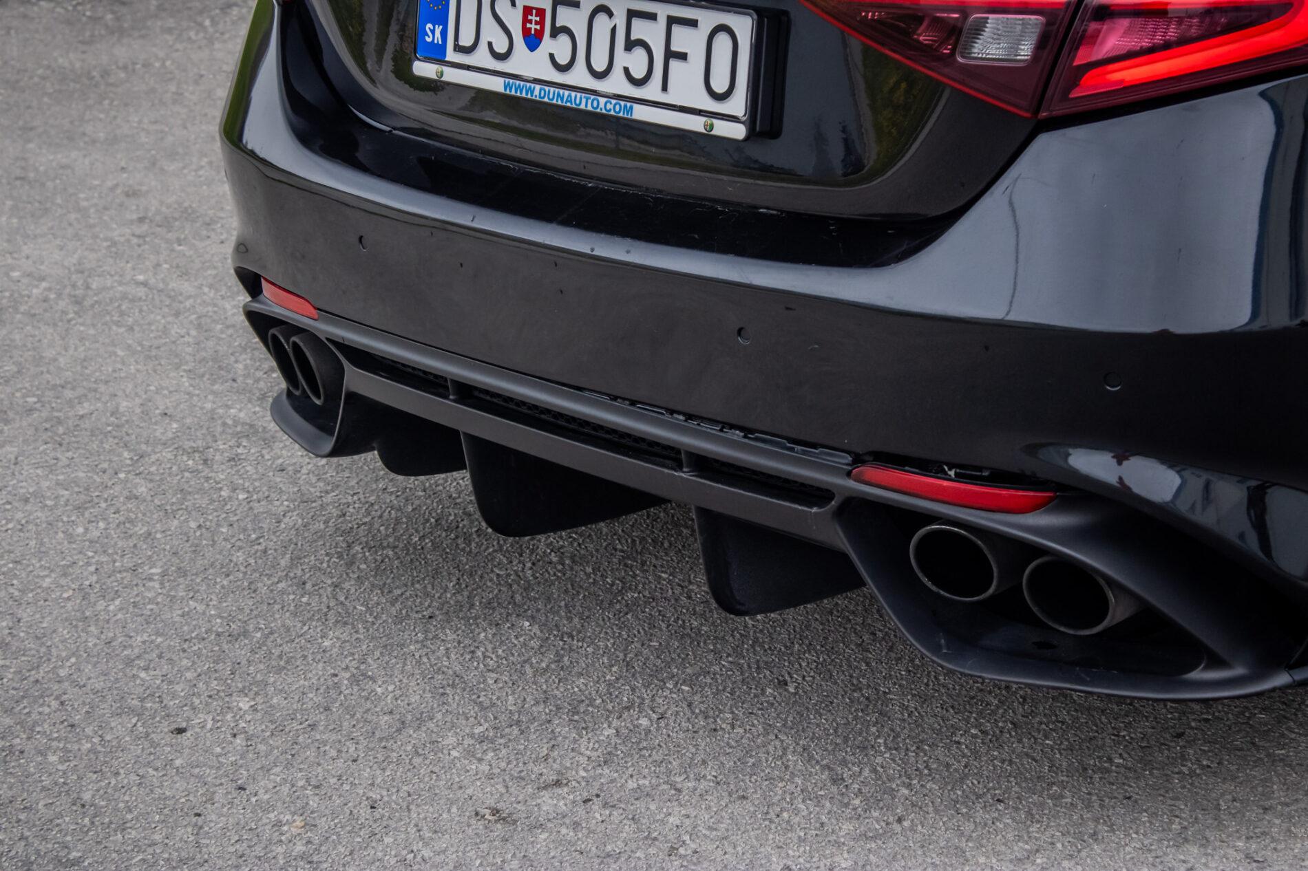 2016 Alfa Romeo Giulia, černá sedan, 64 190 km