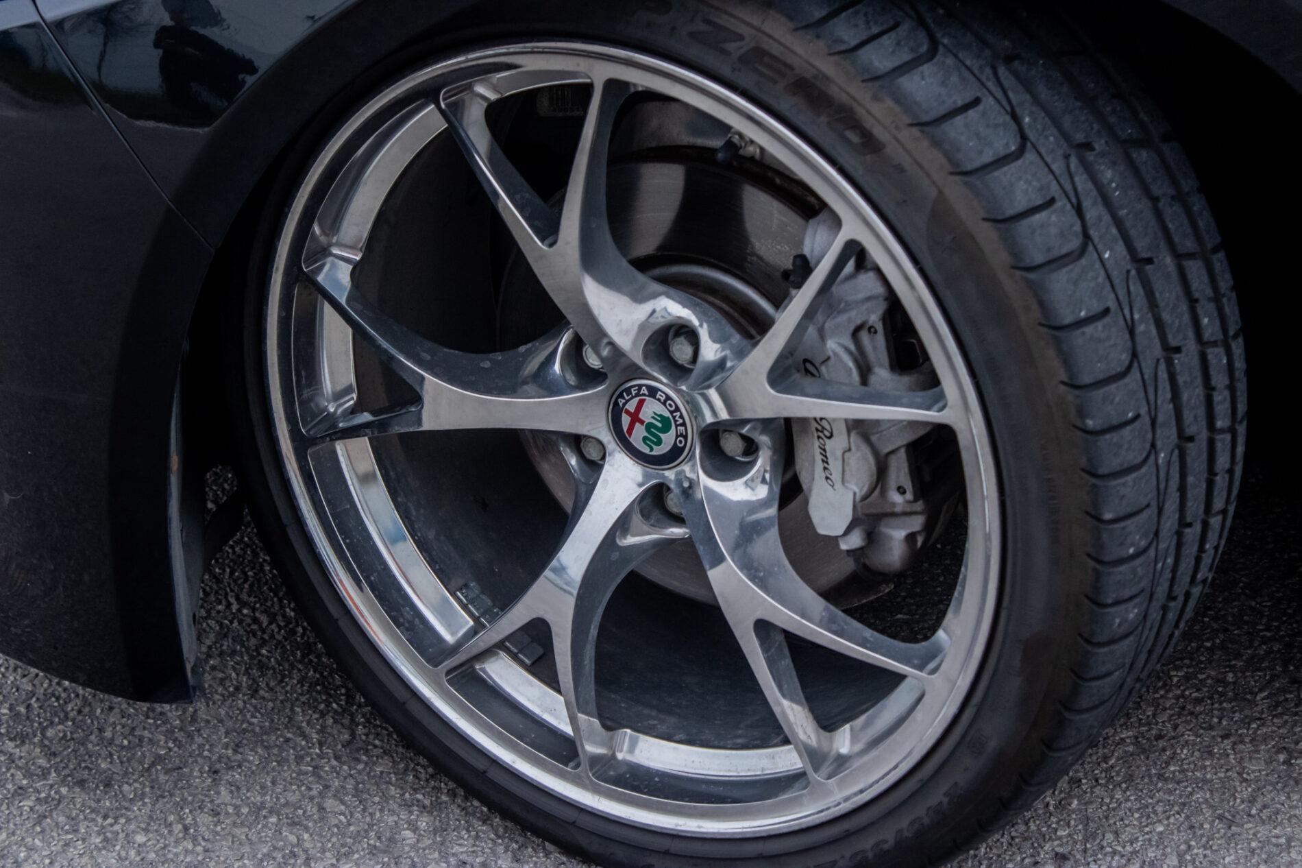 2016 Alfa Romeo Giulia, černá sedan, 64 190 km