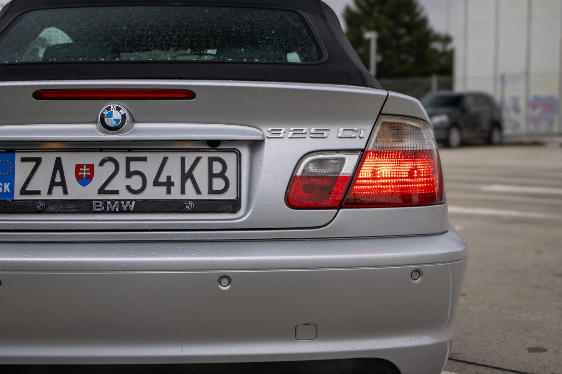 2002 BMW 325i, stříbrná kabriolet, 260 131 km