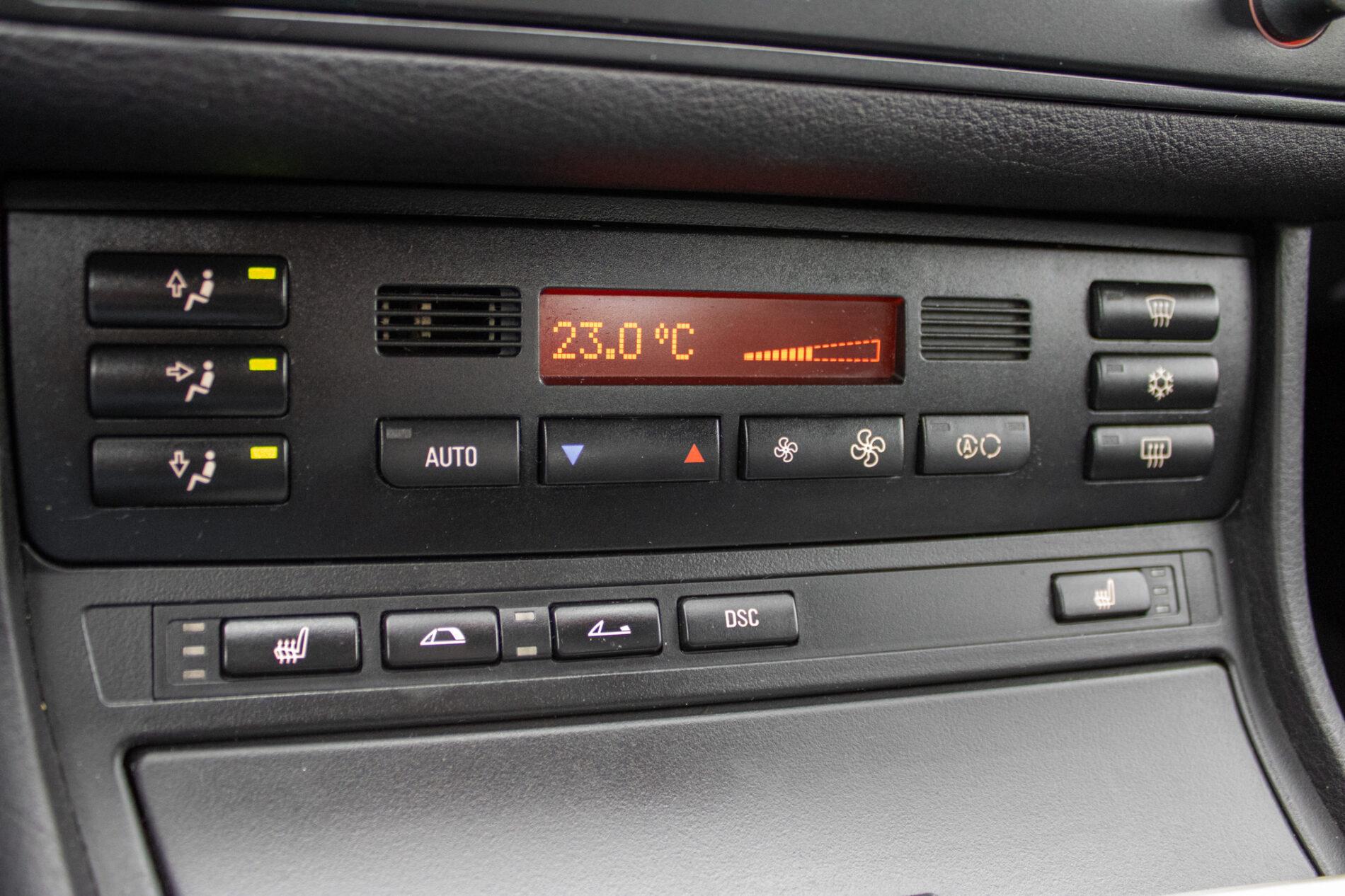2002 BMW 325i, stříbrná kabriolet, 260 131 km
