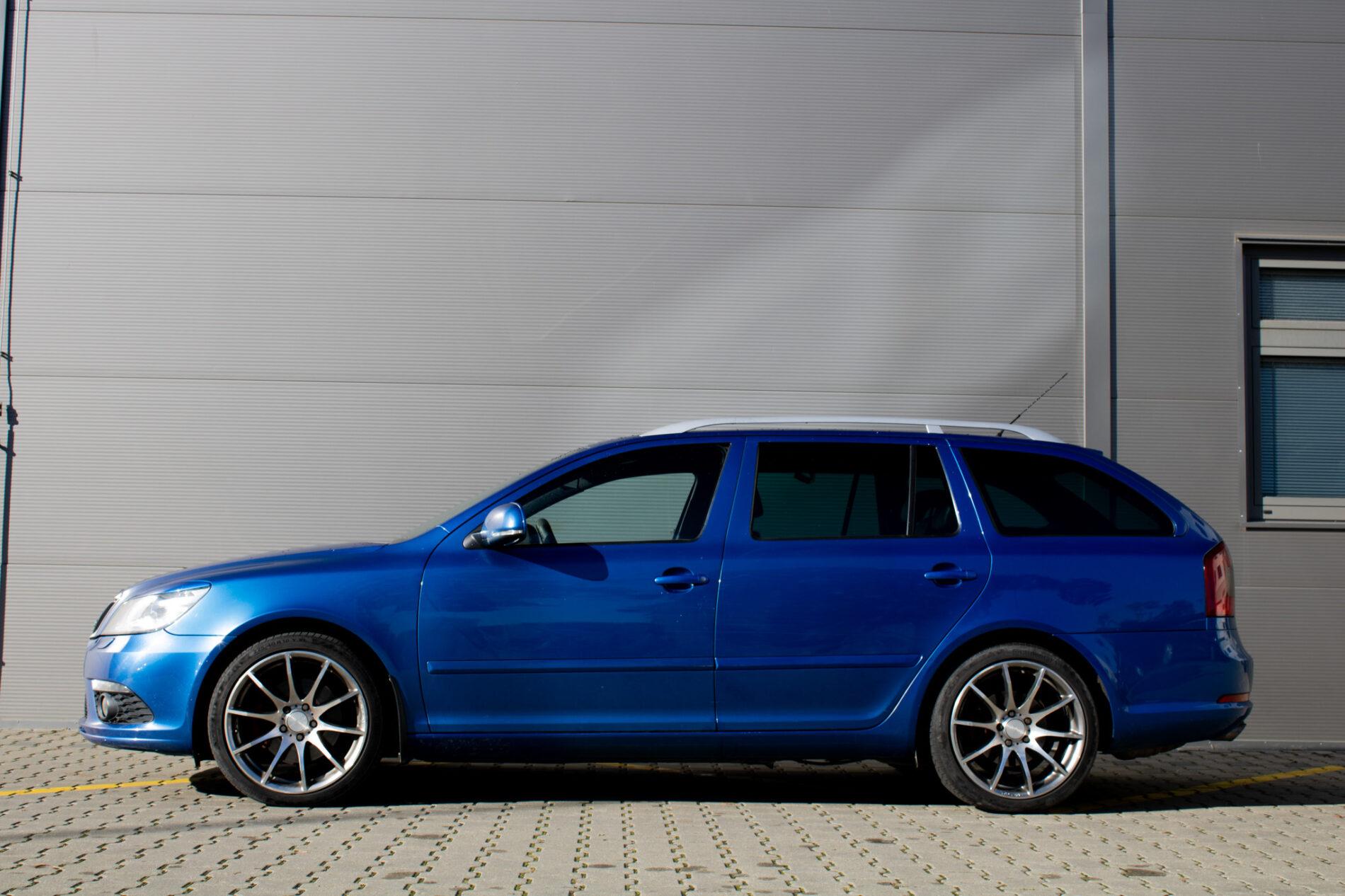 2009 Skoda Octavia RS, modrá kombi, 340 000 km