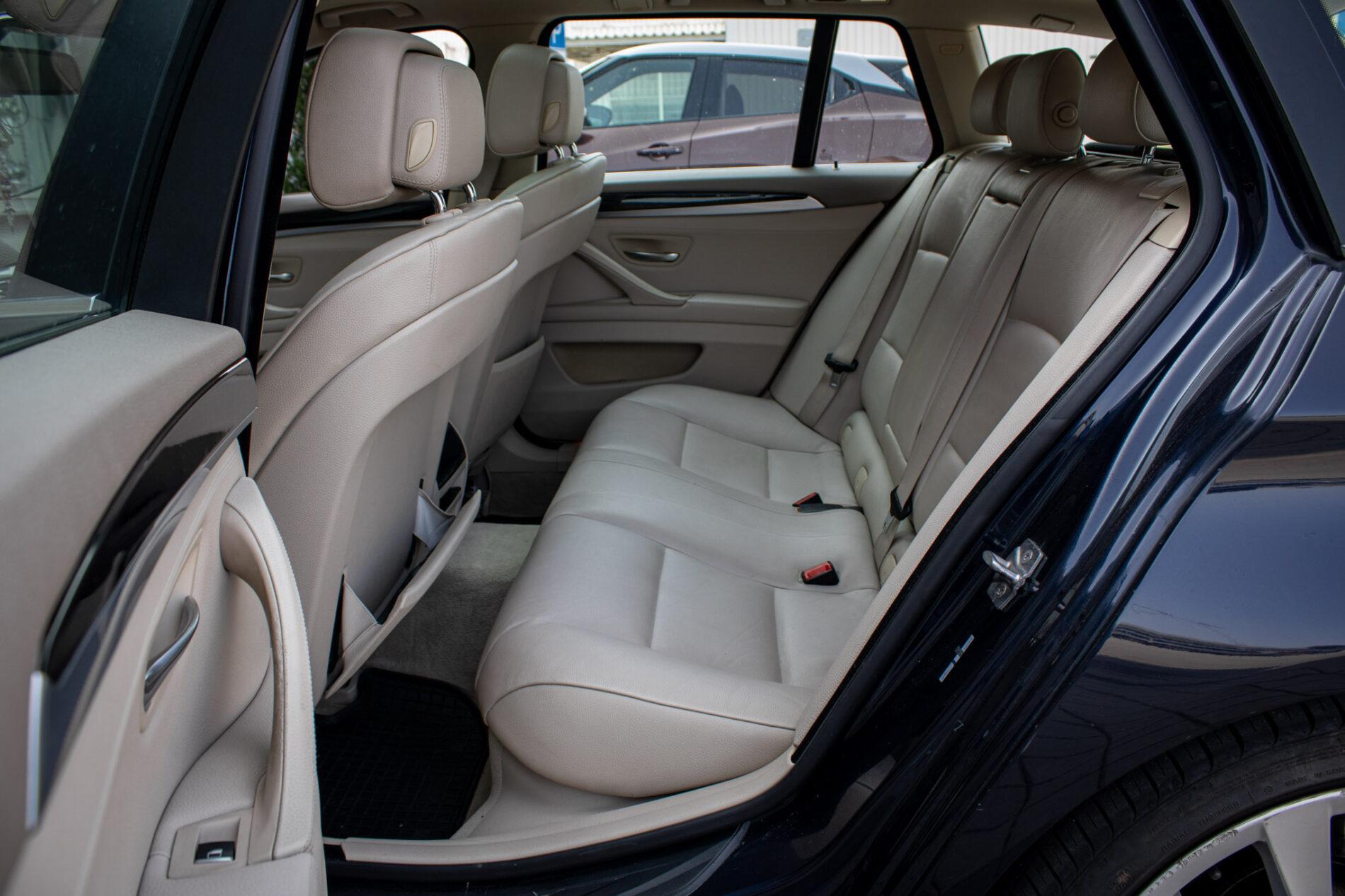 2011 BMW 530d, modrá kombi, 296 430 km