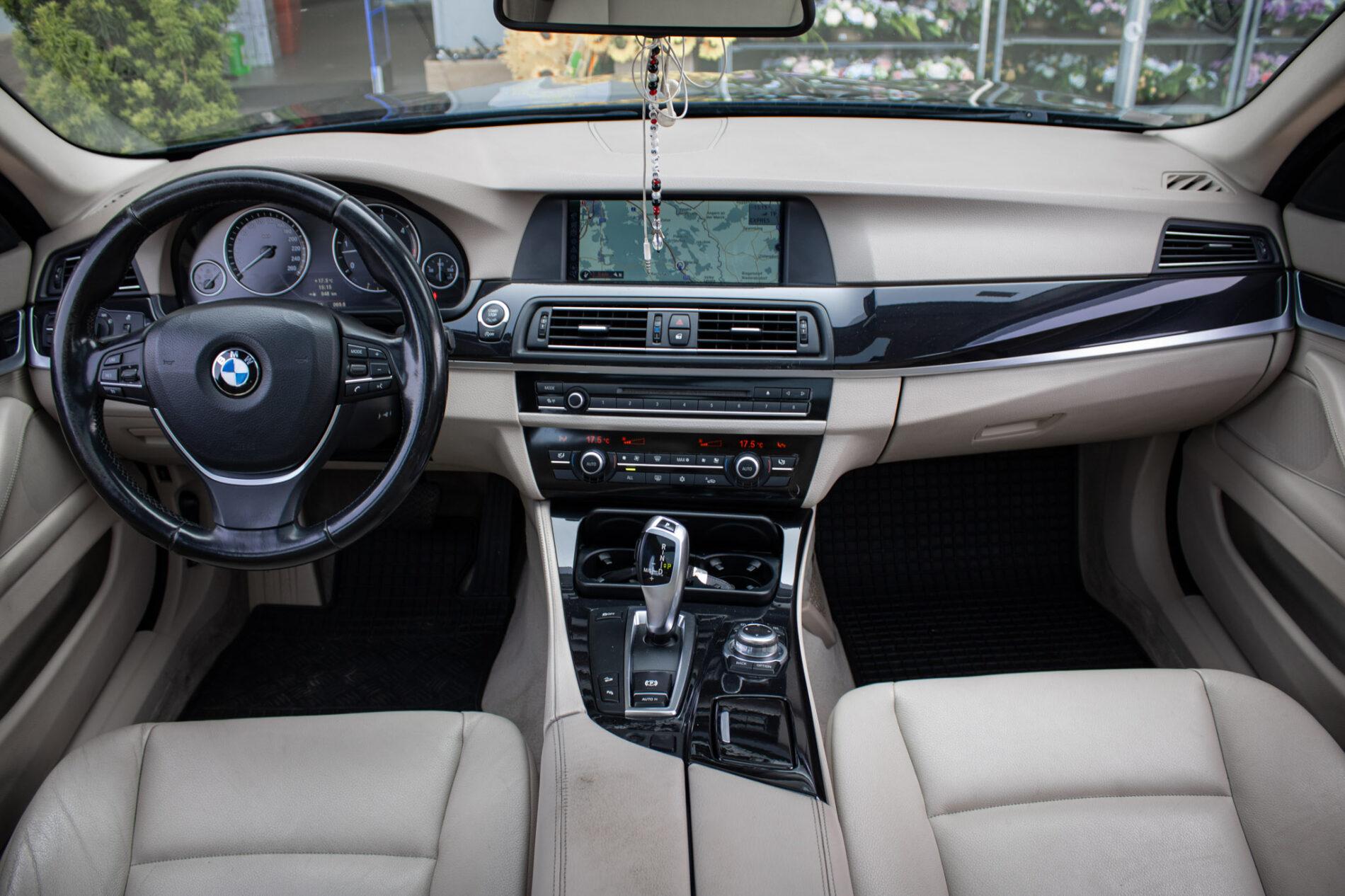 2011 BMW 530d, modrá kombi, 296 430 km