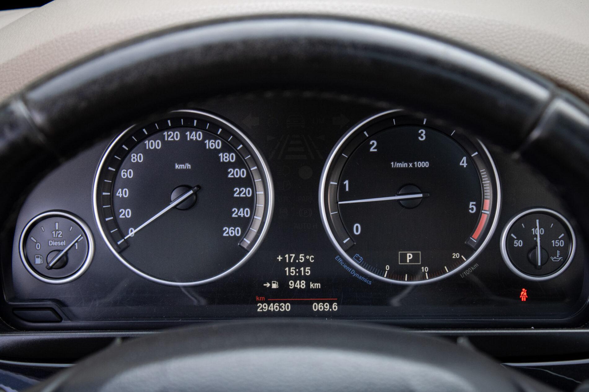 2011 BMW 530d, modrá kombi, 296 430 km