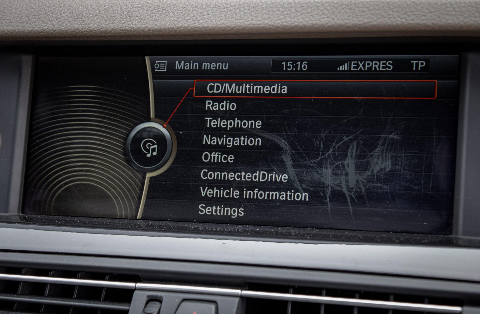 2011 BMW 530d, modrá kombi, 296 430 km