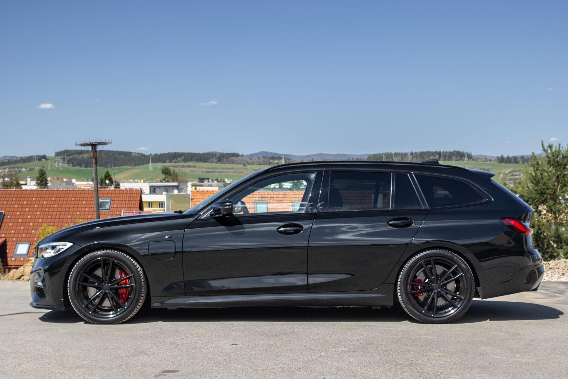 2020 BMW 320i, černá kombi, 116 282 km