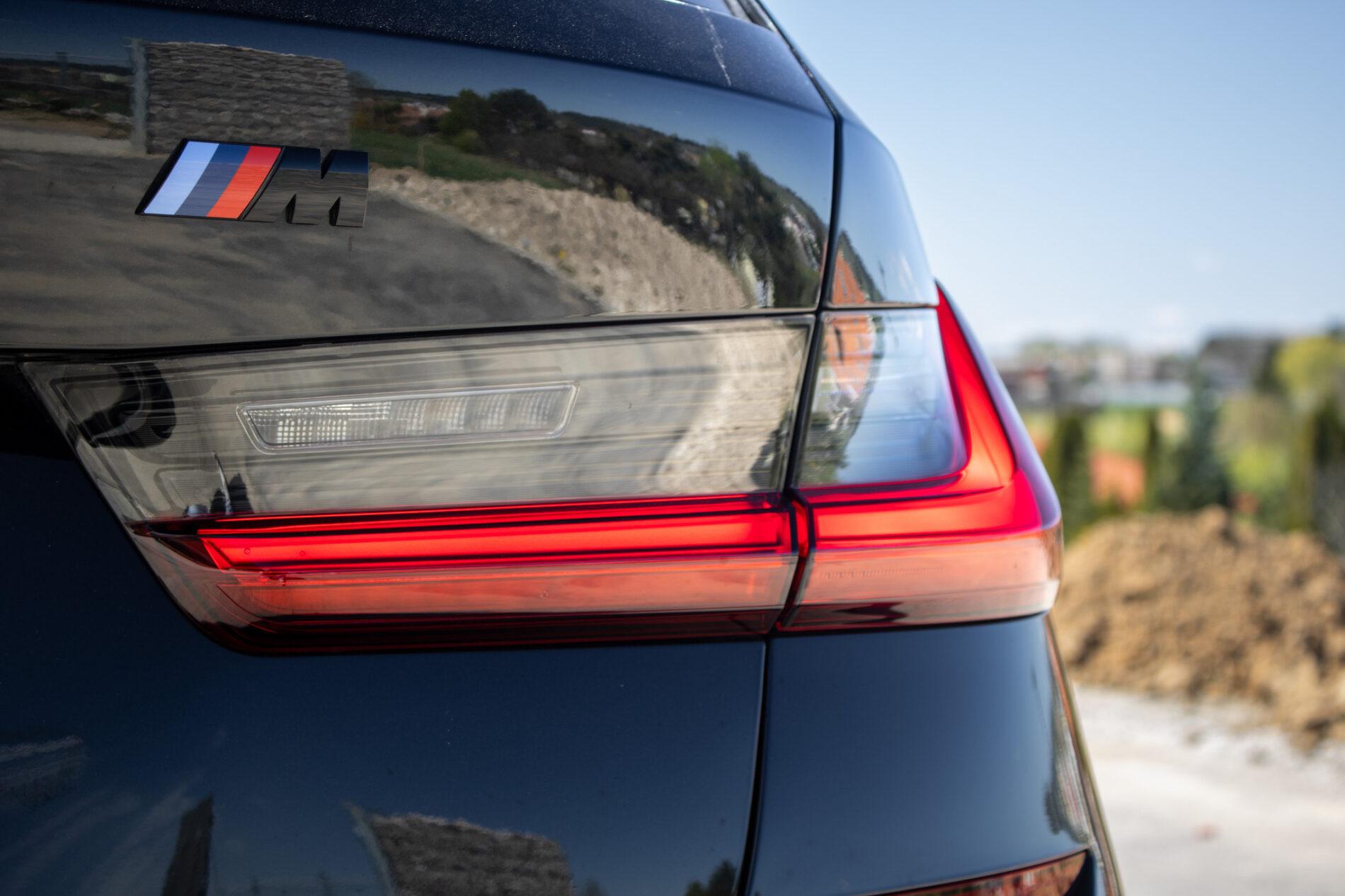 2020 BMW 320i, černá kombi, 116 282 km