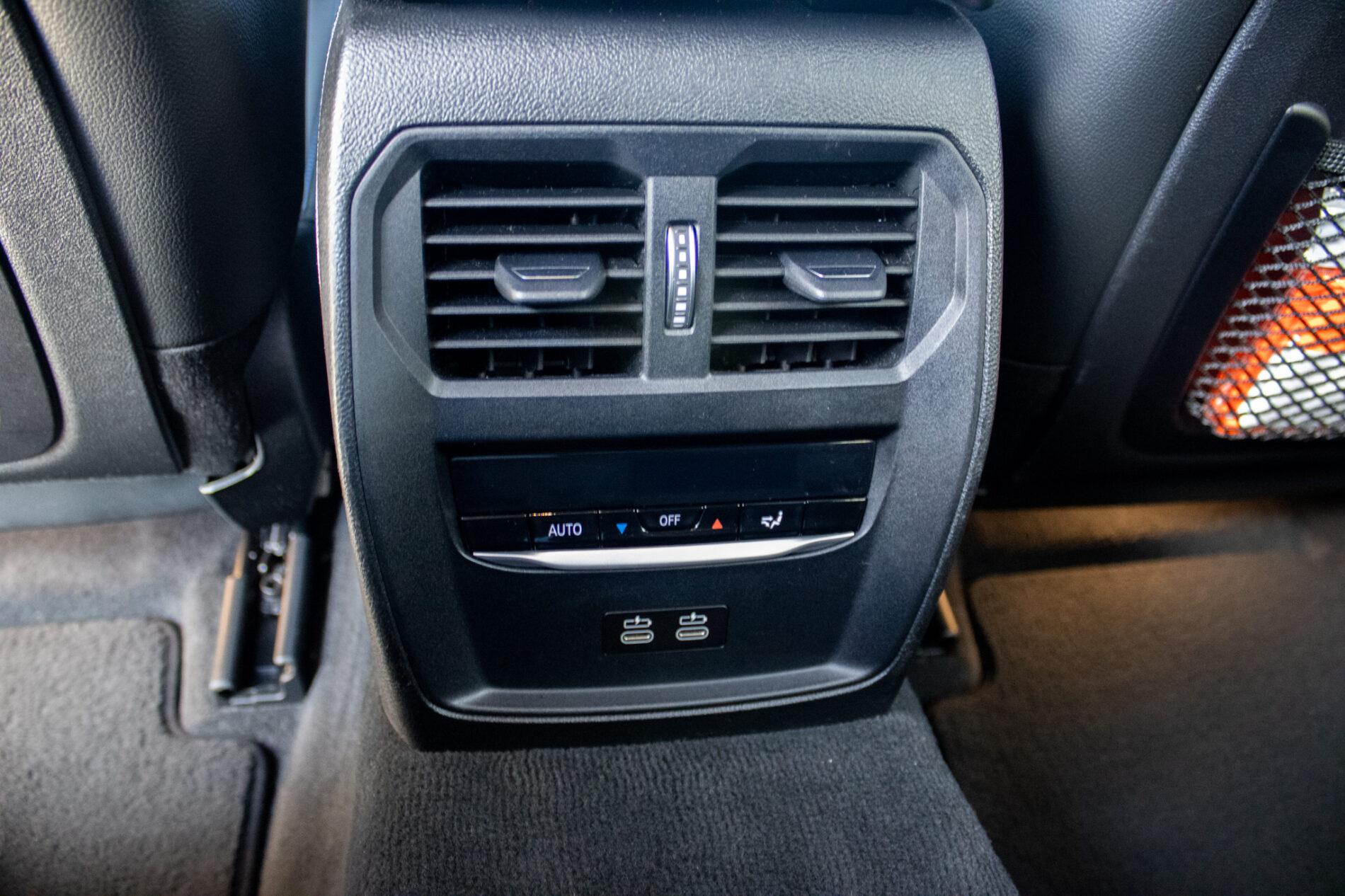 2020 BMW 320i, černá kombi, 116 282 km