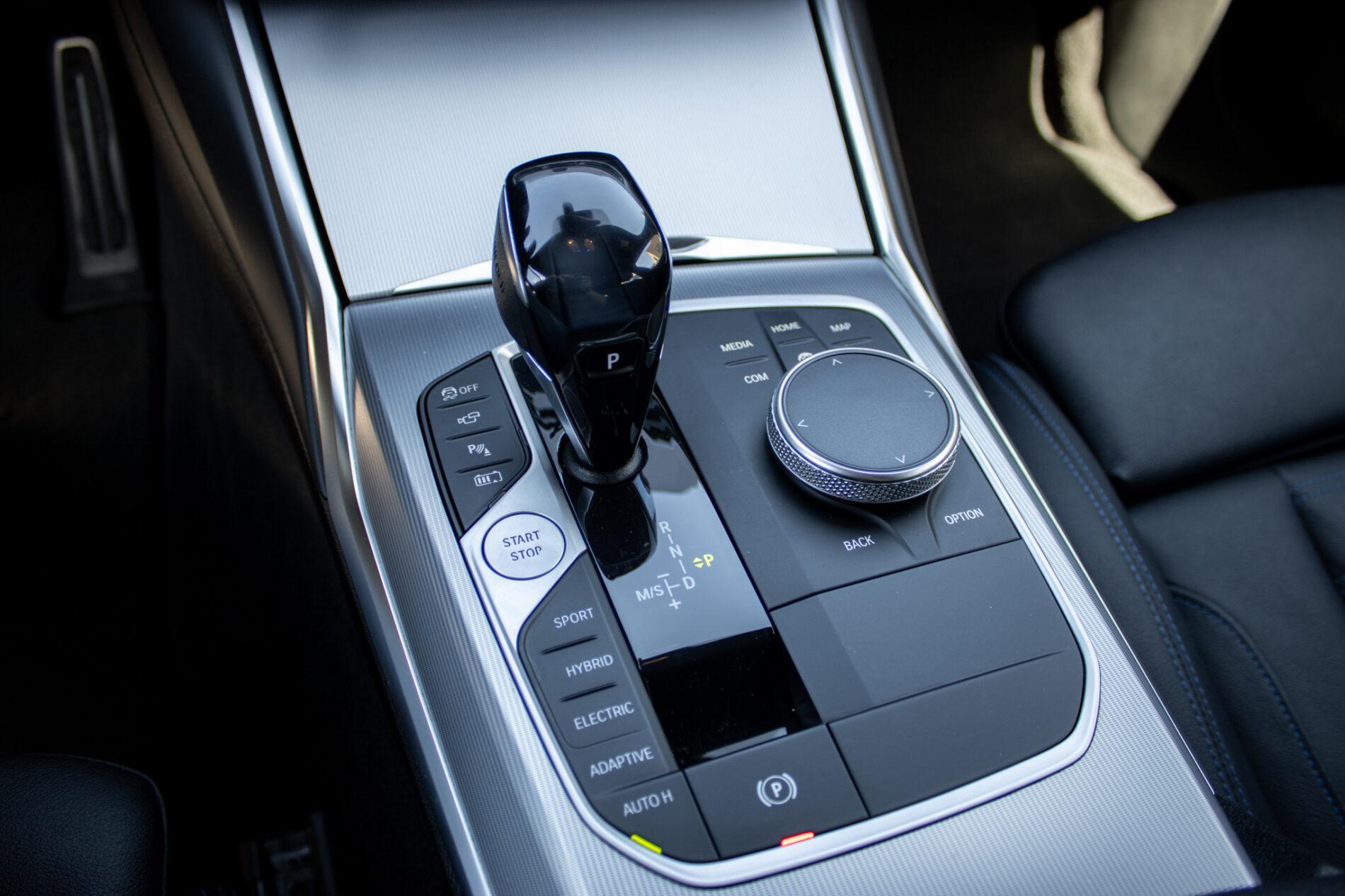 2020 BMW 320i, černá kombi, 116 282 km