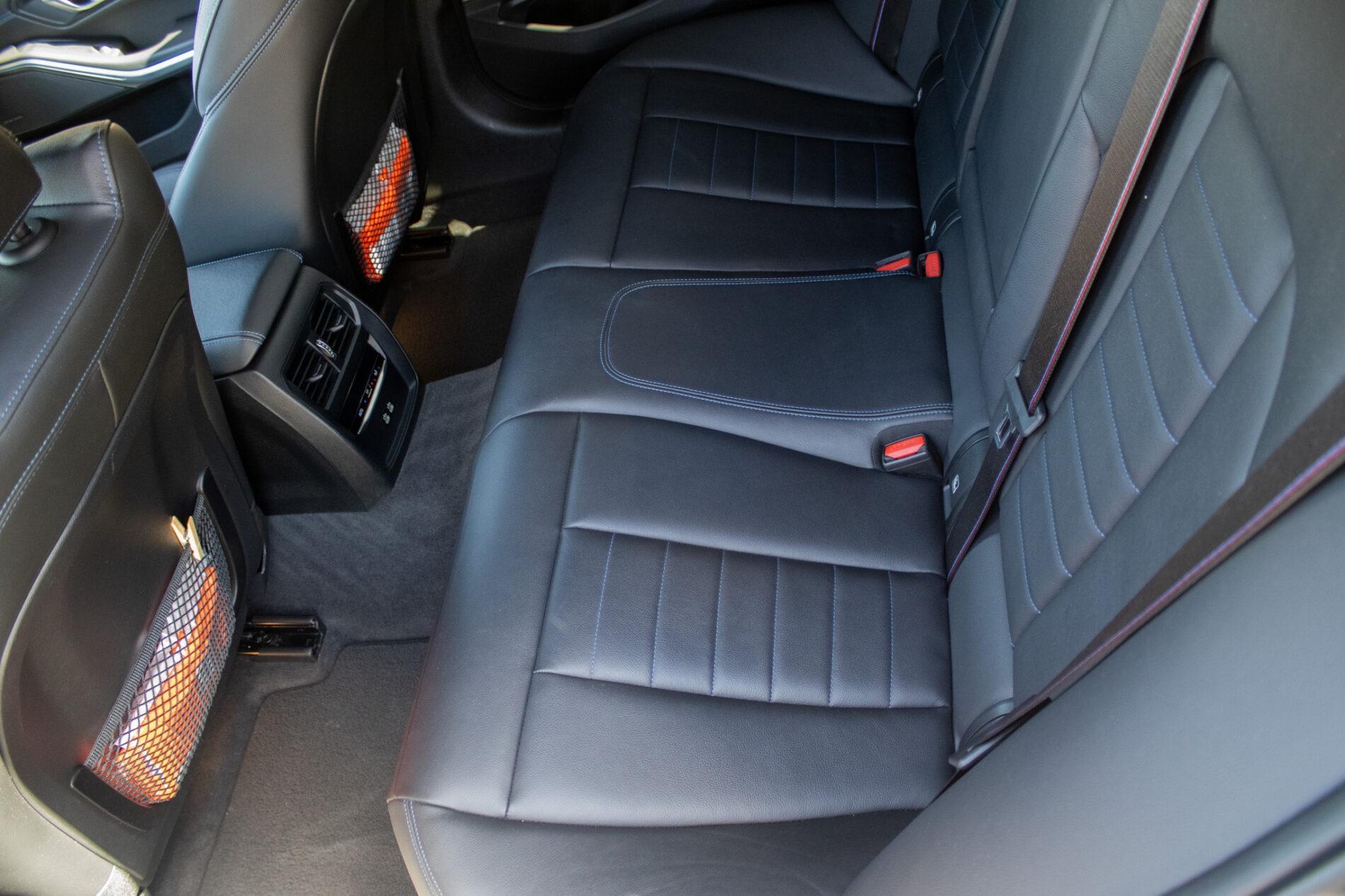 2020 BMW 320i, černá kombi, 116 282 km