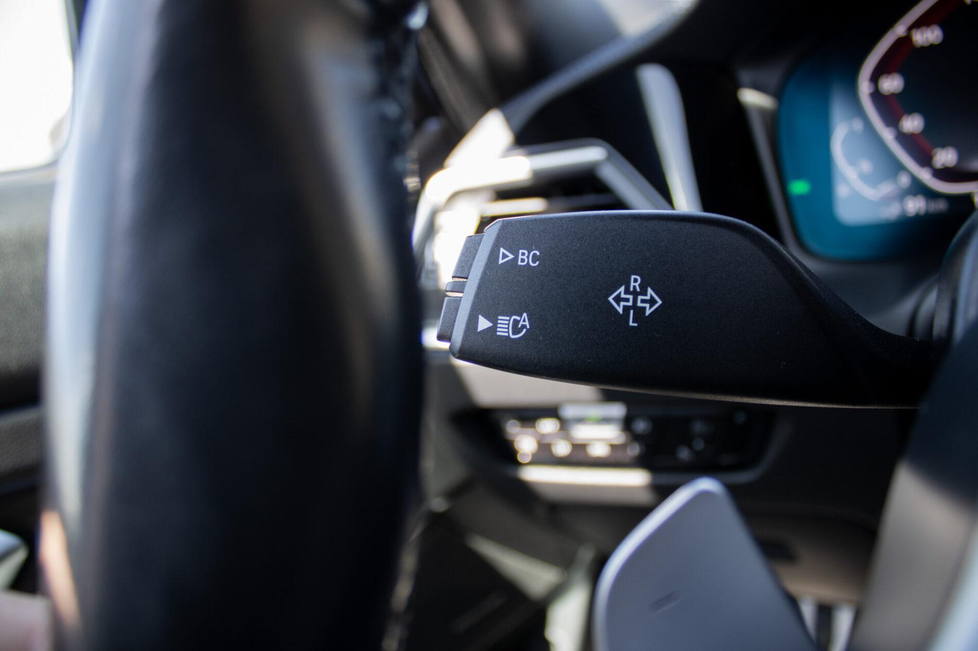 2020 BMW 320i, černá kombi, 116 282 km