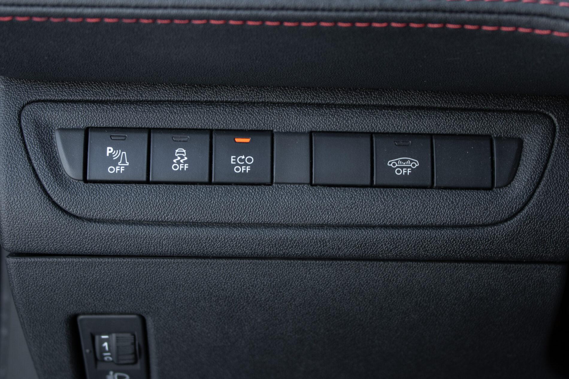 2018 Peugeot 208 GTi, černá hatchback, 153 104 km