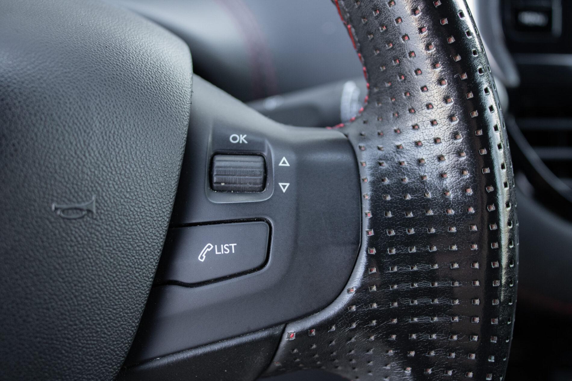 2018 Peugeot 208 GTi, černá hatchback, 153 104 km