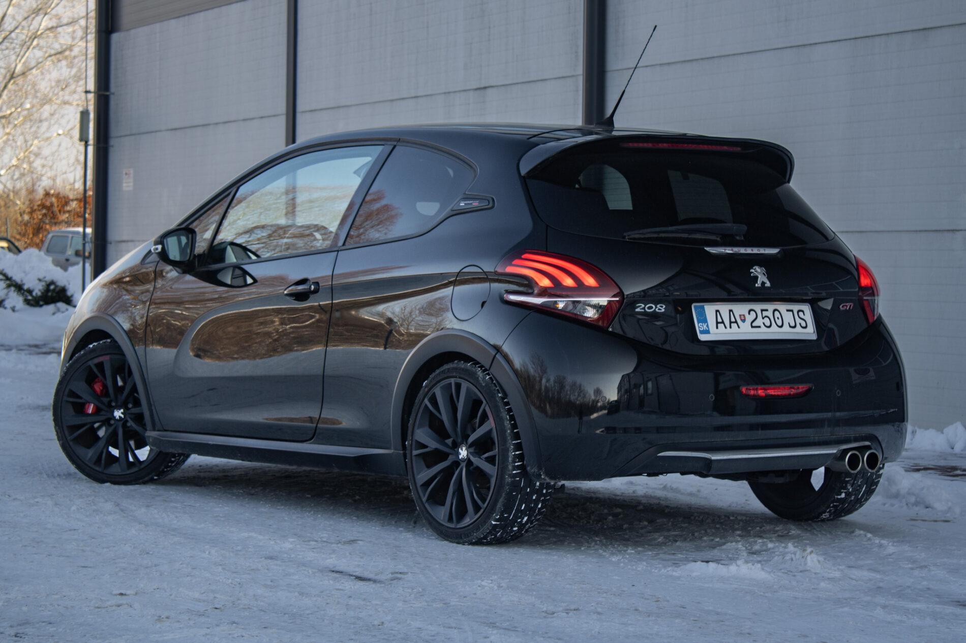 2018 Peugeot 208 GTi, černá hatchback, 153 104 km