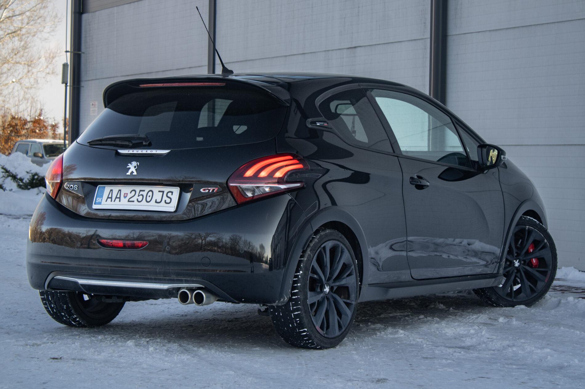 2018 Peugeot 208 GTi, černá hatchback, 153 104 km