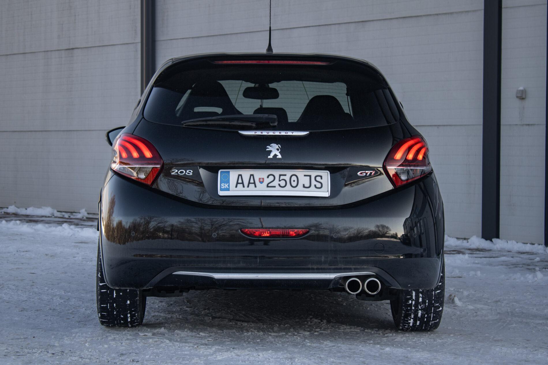 2018 Peugeot 208 GTi, černá hatchback, 153 104 km