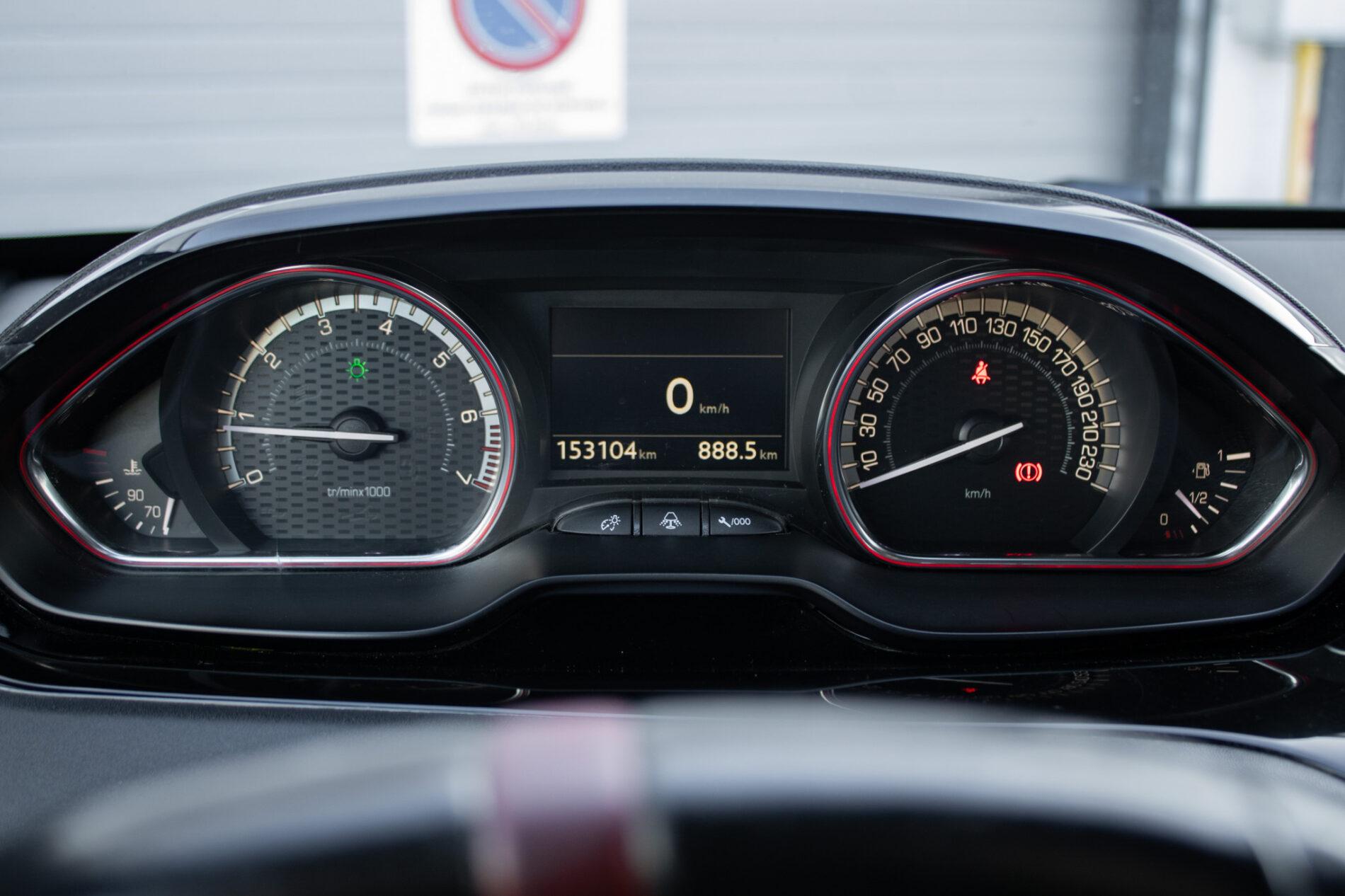 2018 Peugeot 208 GTi, černá hatchback, 153 104 km
