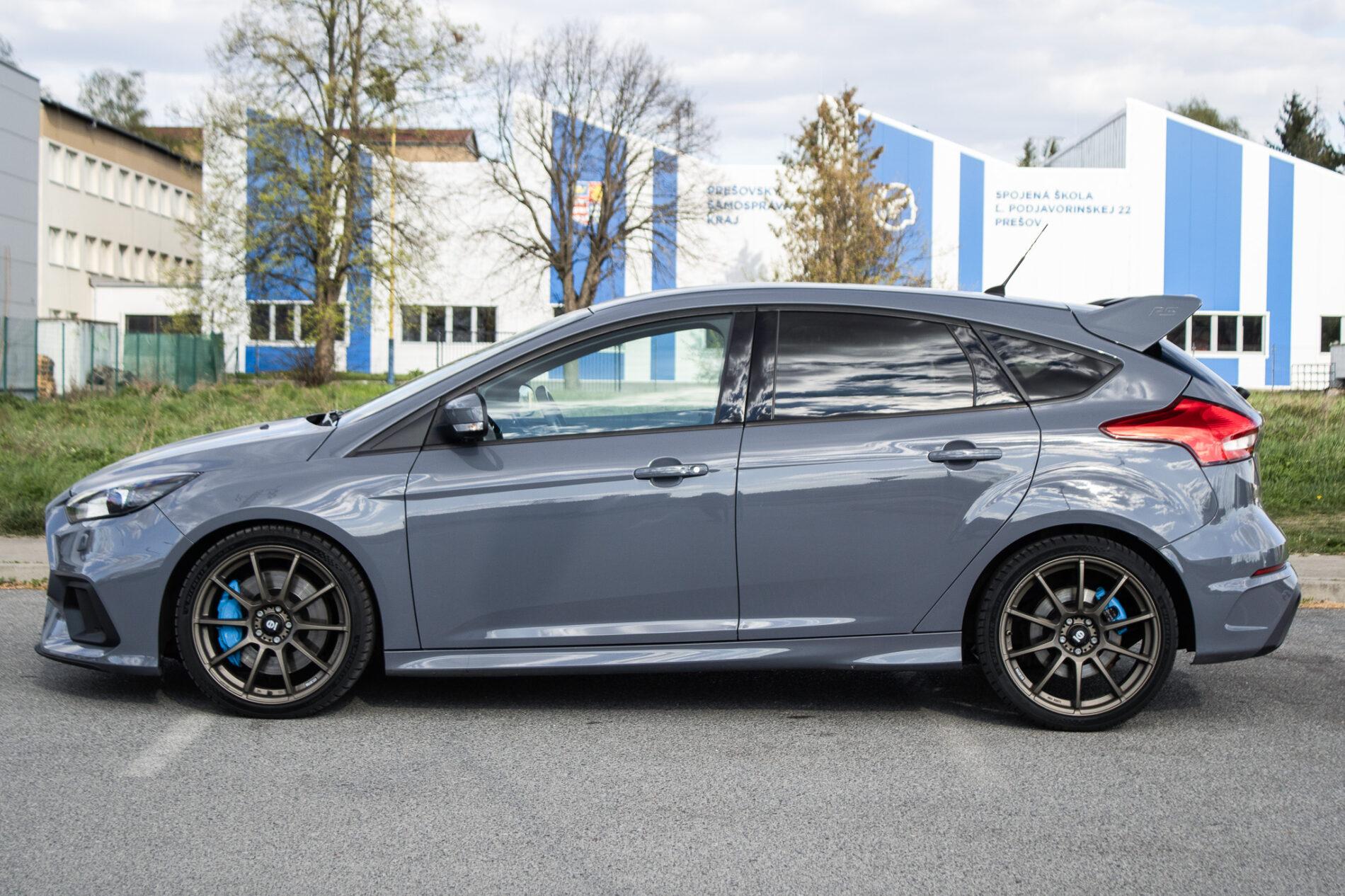 2017 Ford Focus RS, šedá hatchback, 125 197 km