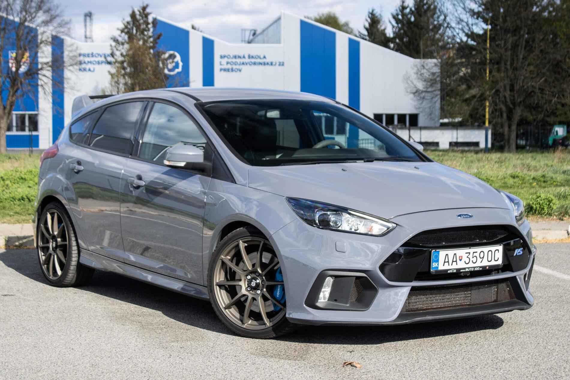 2017 Ford Focus RS, šedá hatchback, 125 197 km