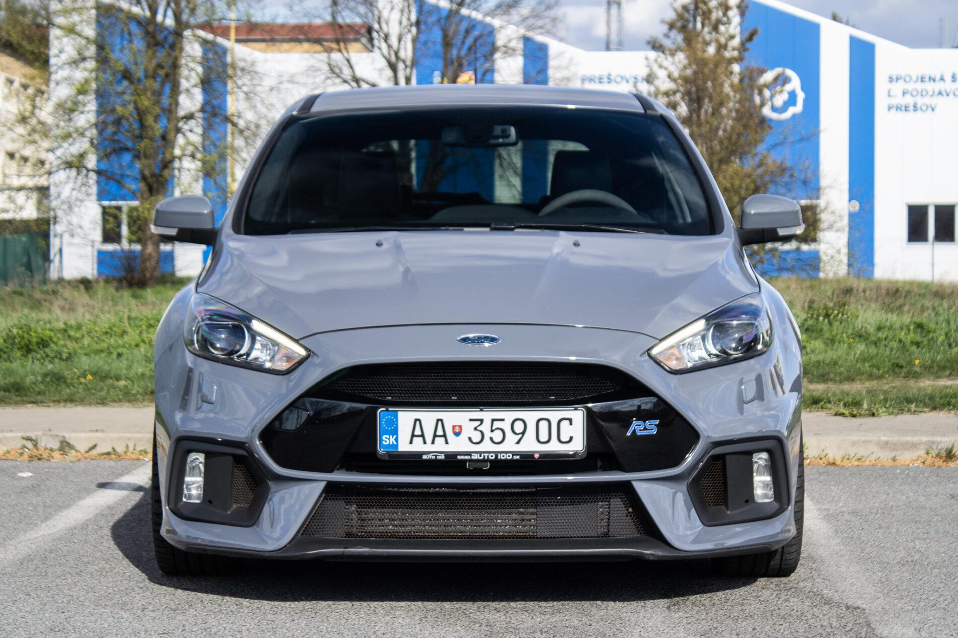 2017 Ford Focus RS, šedá hatchback, 125 197 km